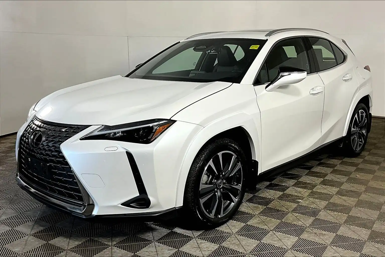 2025 Lexus UX 300h Premium's photo