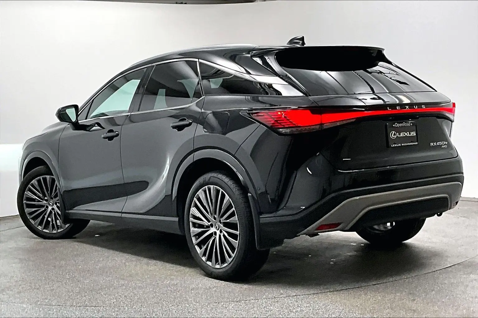 2024 Lexus RX 450h+ Executive photo 3