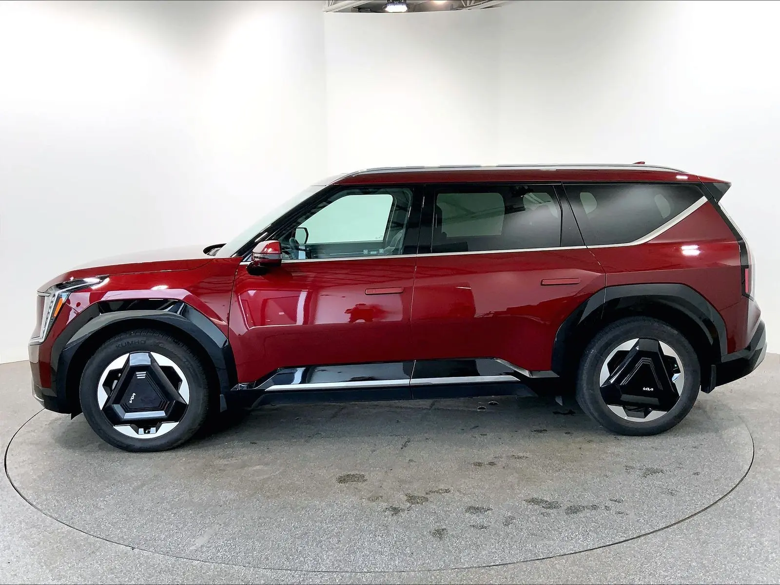 2025 Kia EV9 AWD Land Plus Package photo 3