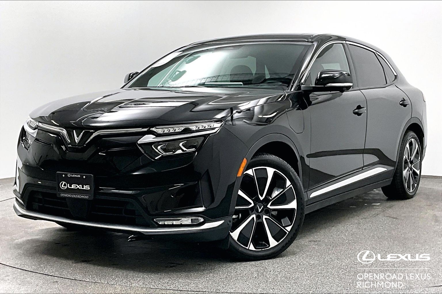 2023 VinFast VF 8 Plus's photo