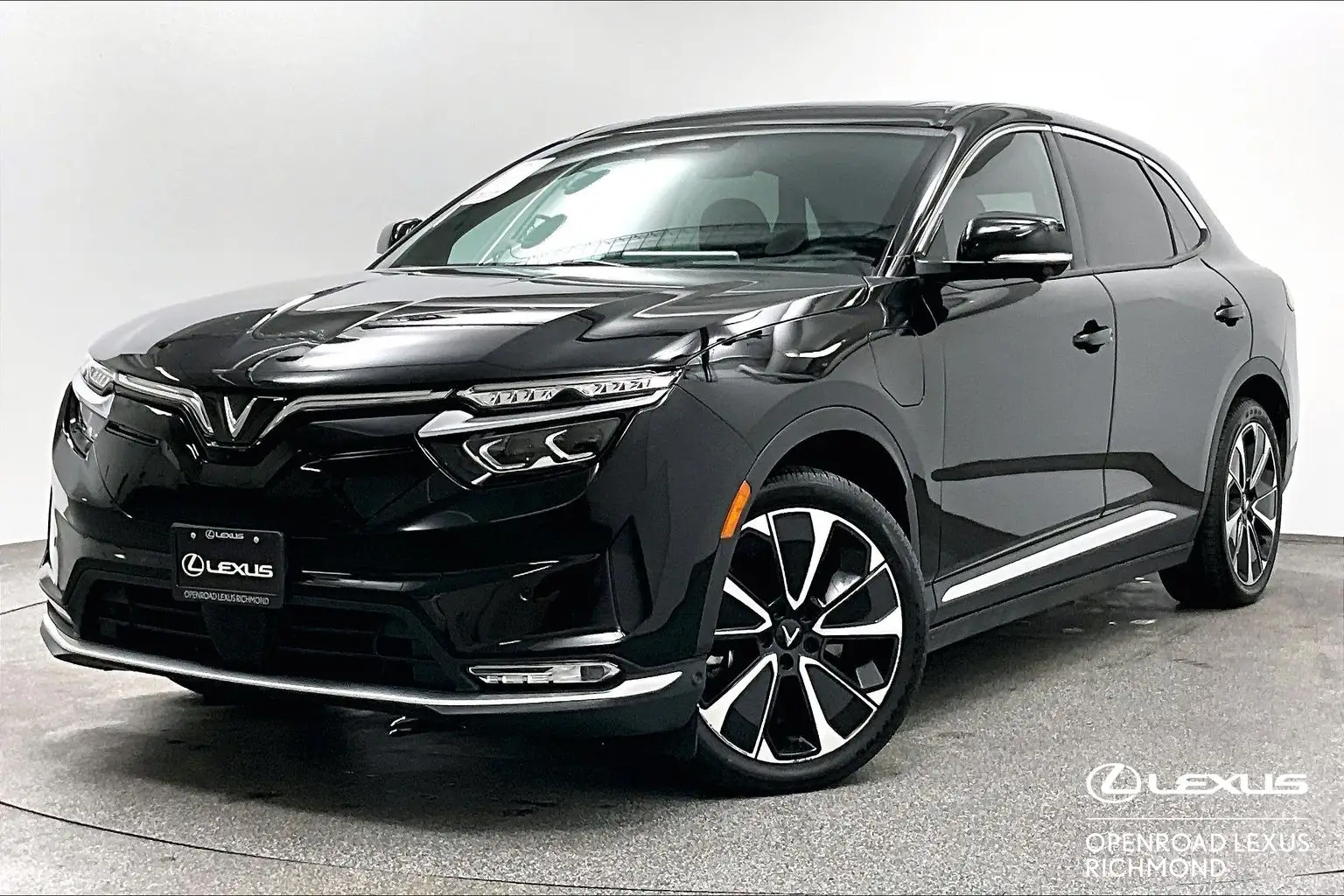 2023 VinFast VF 8 Plus photo 1