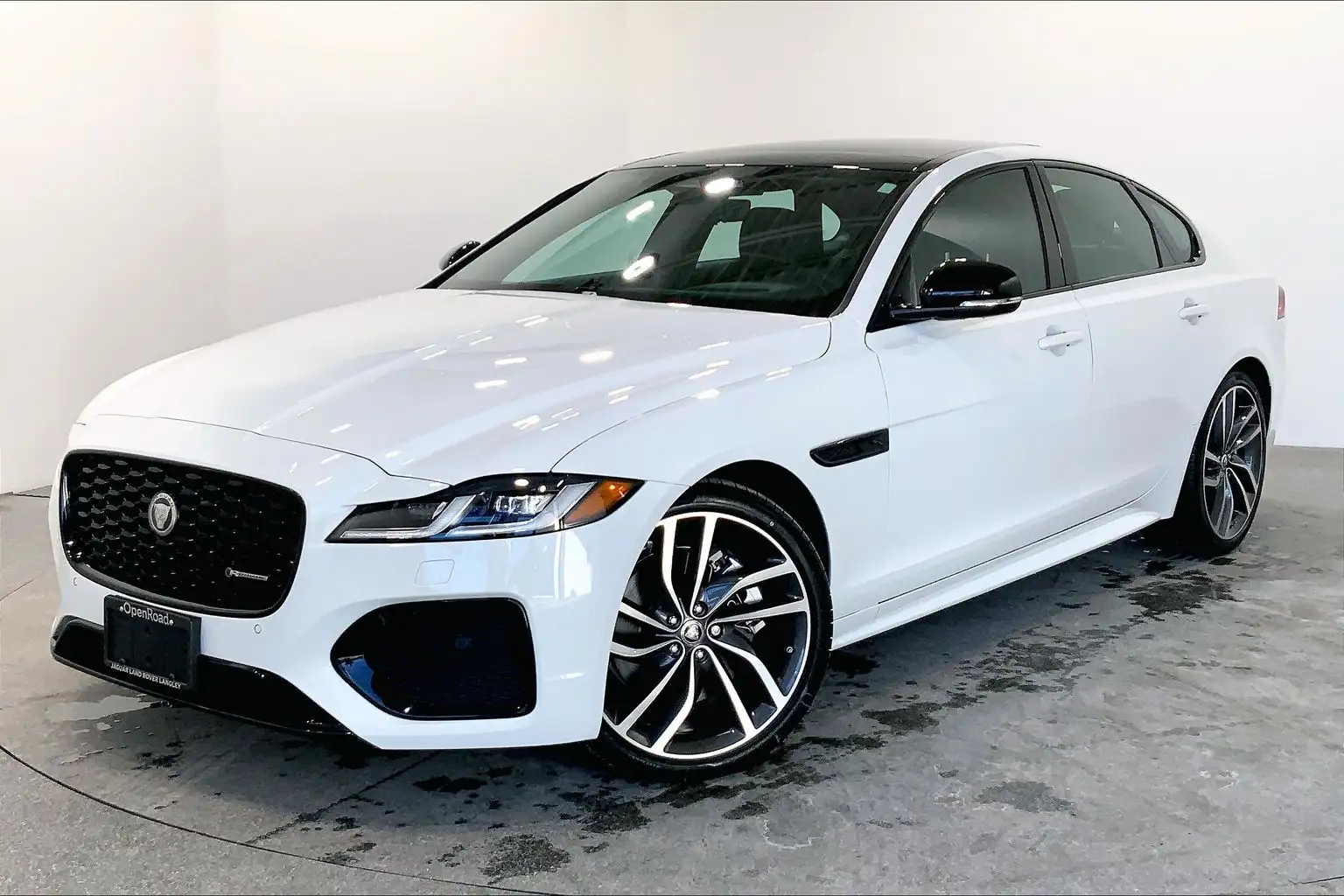 2024 Jaguar XF P300 R-Dynamic SE's photo