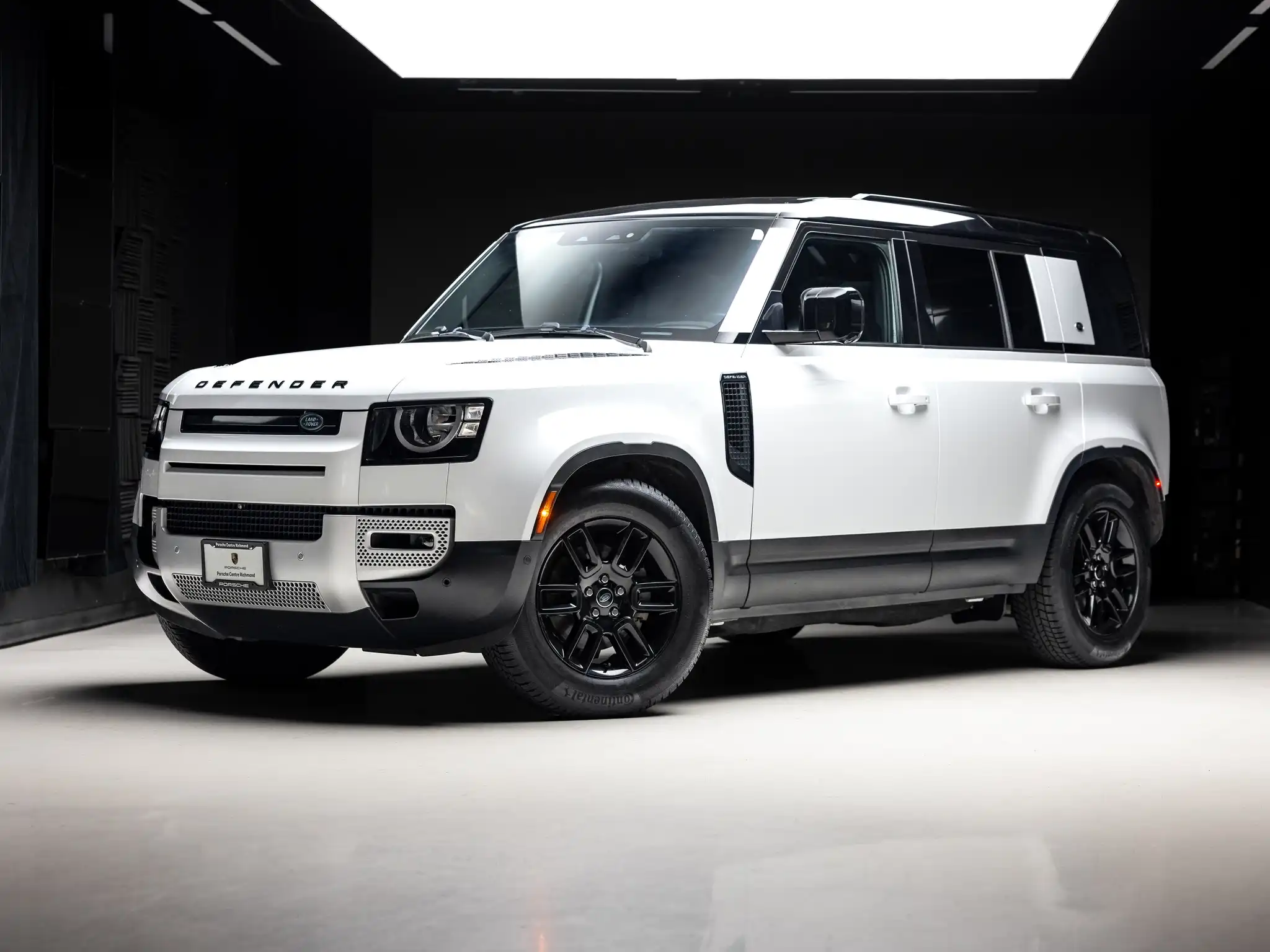 2023 Land Rover Defender 110 P300 S's photo