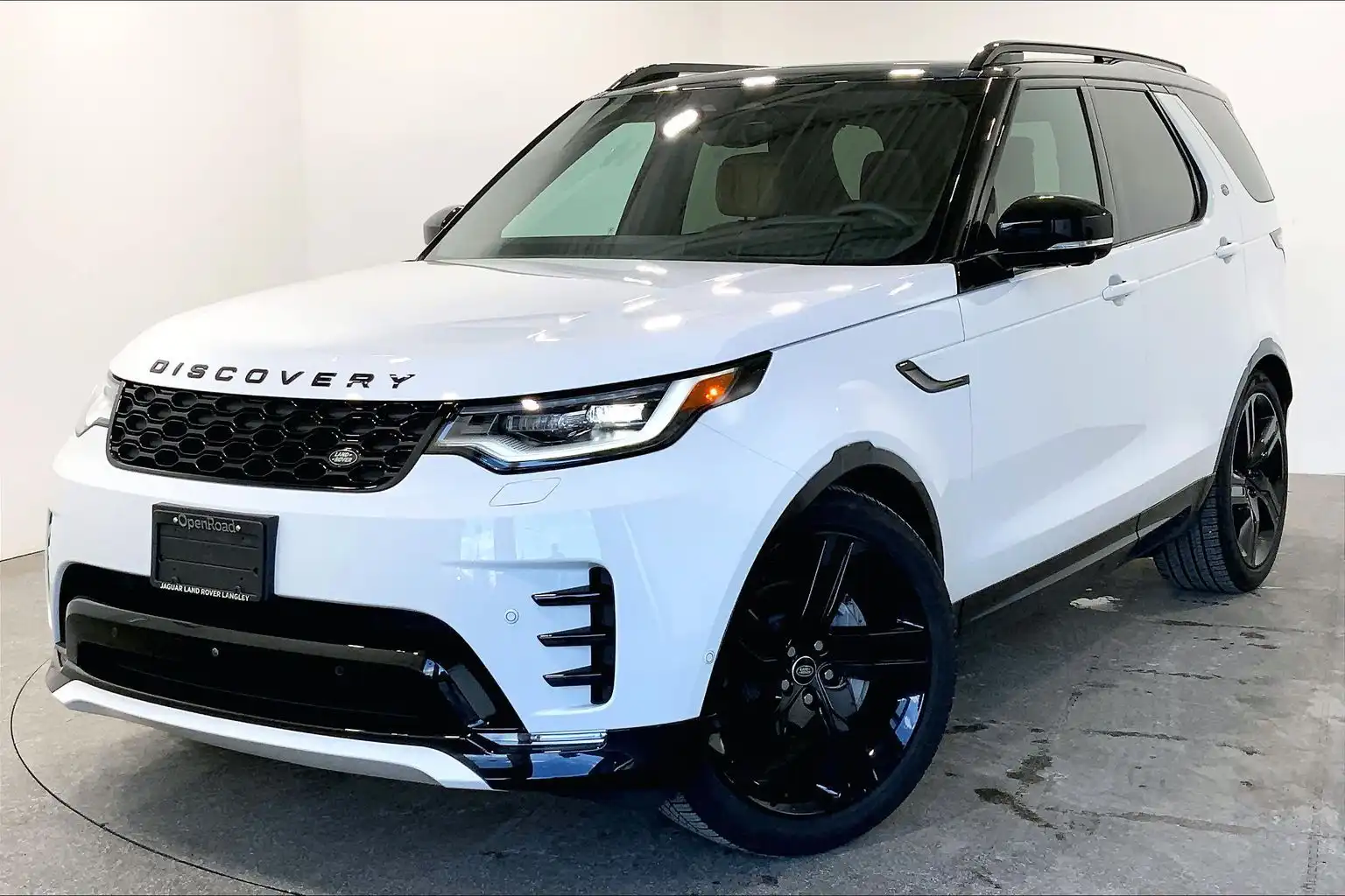 2025 Land Rover Discovery P300 Dynamic SE's photo