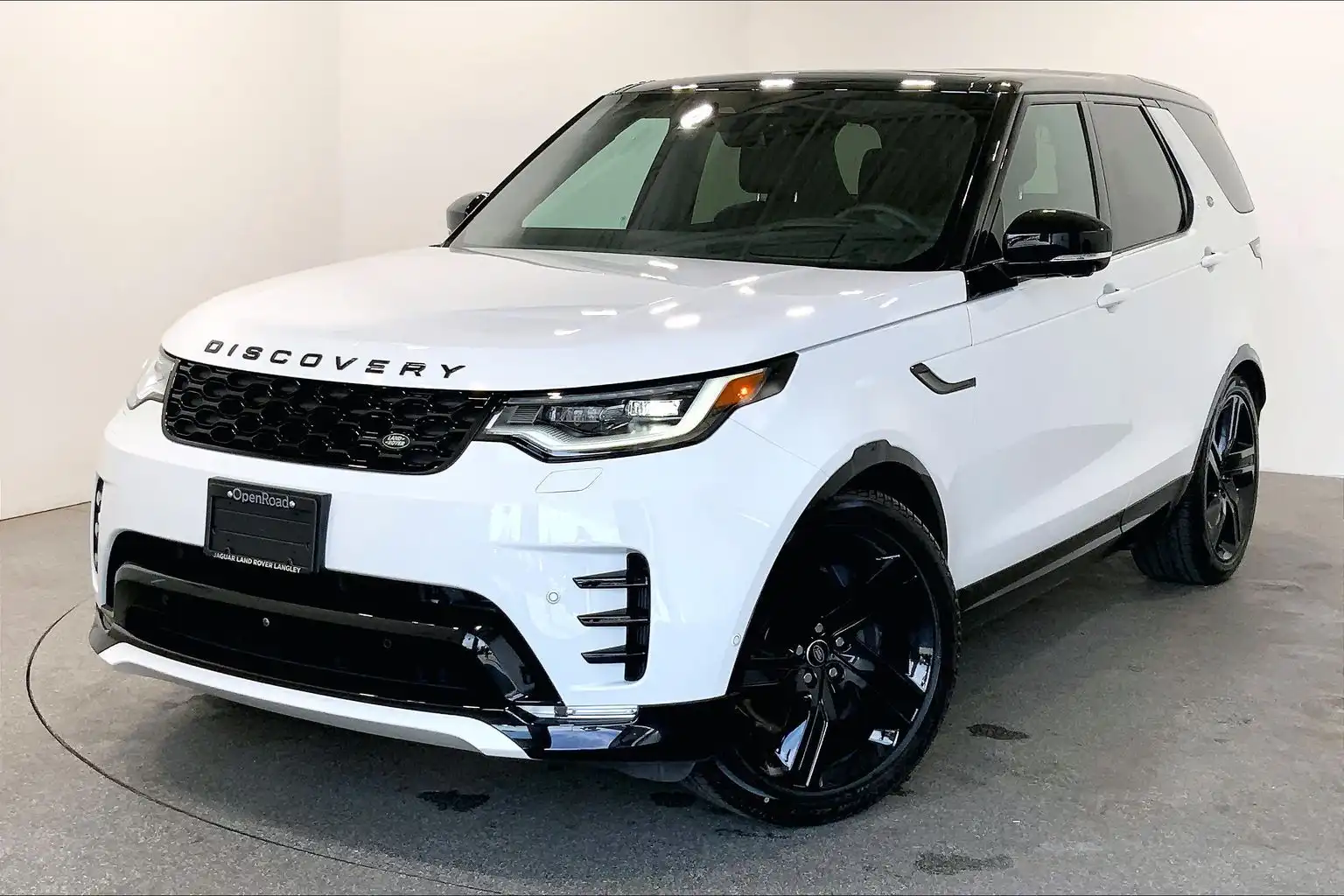 2025 Land Rover Discovery P360 Dynamic SE's photo
