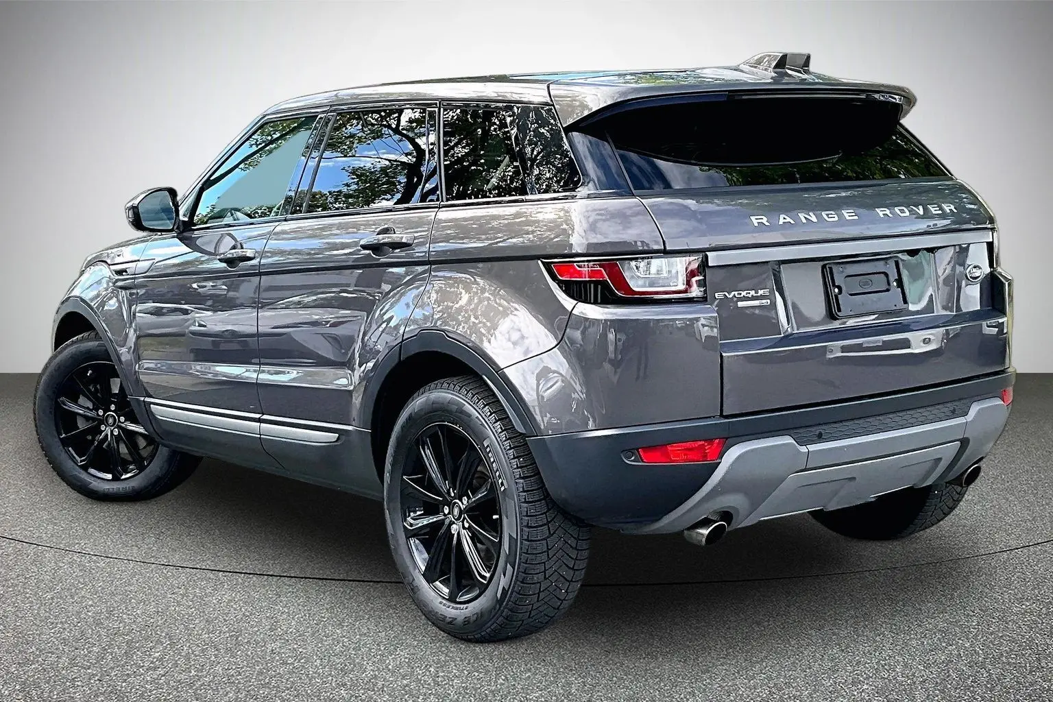 2017 Land Rover Range Rover Evoque SE photo 3