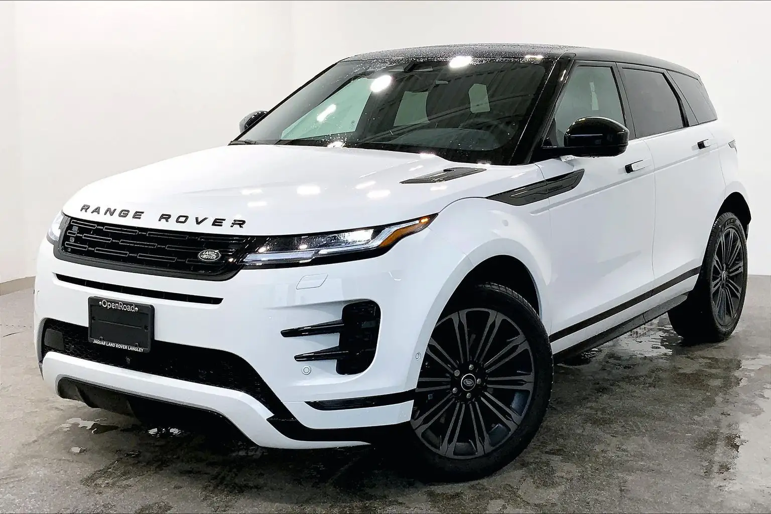 2026 Land Rover Range Rover Evoque P250 Dynamic SE photo 1