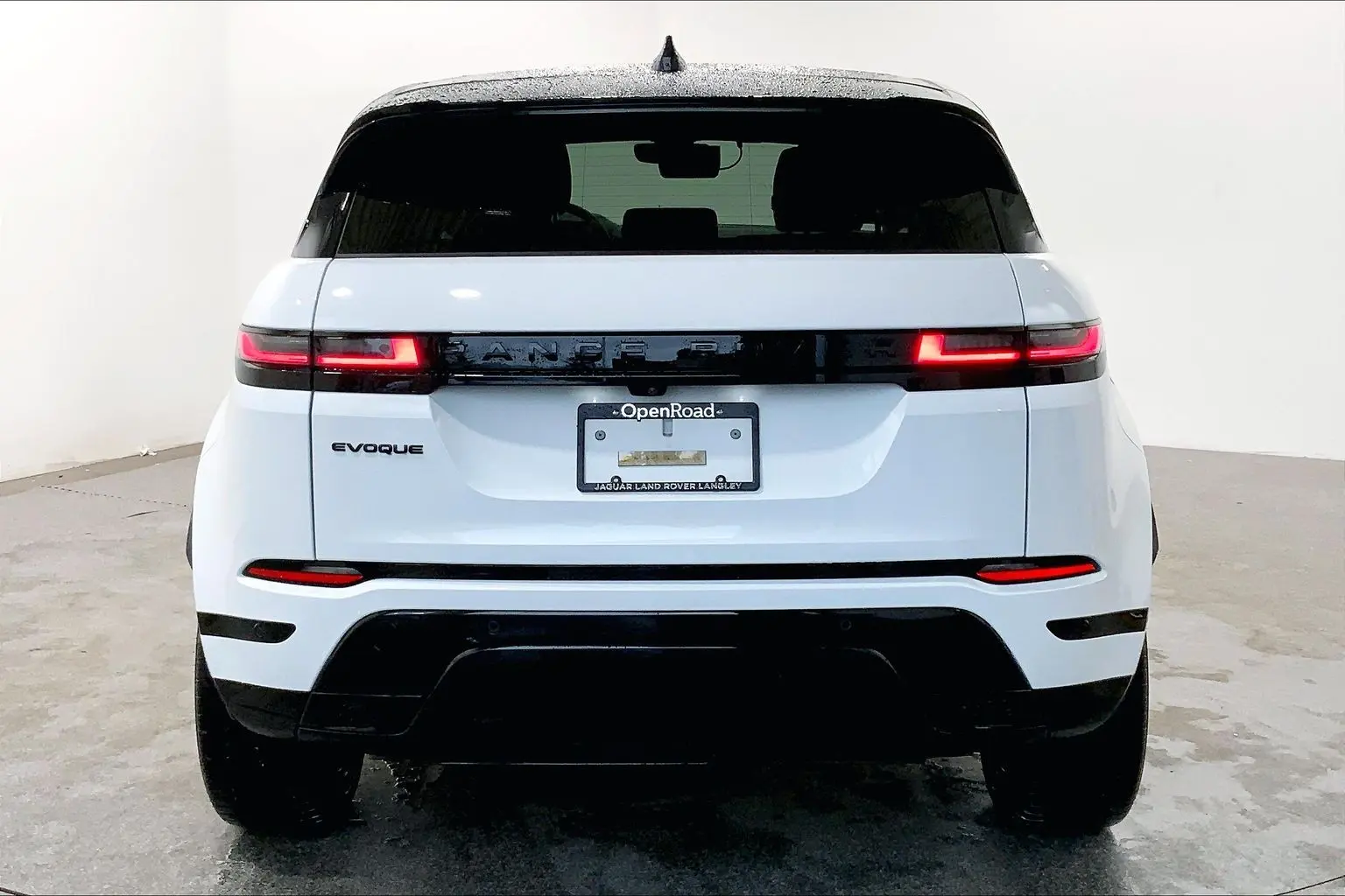 2026 Land Rover Range Rover Evoque P250 Dynamic SE photo 4