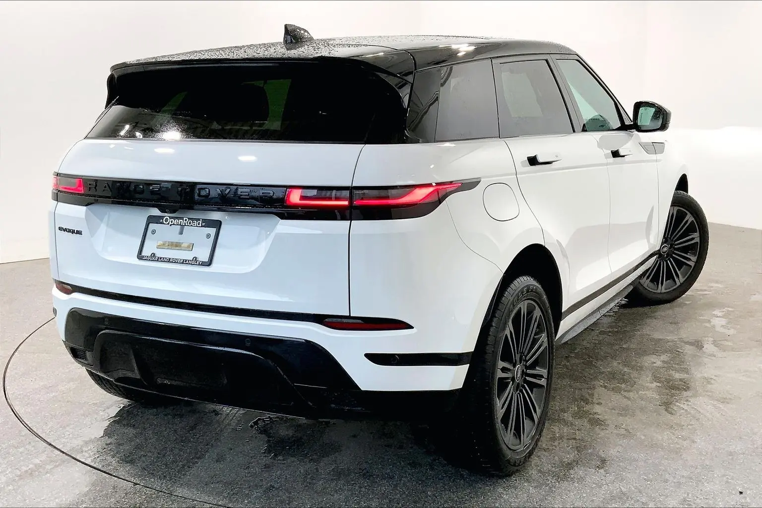 2026 Land Rover Range Rover Evoque P250 Dynamic SE photo 5