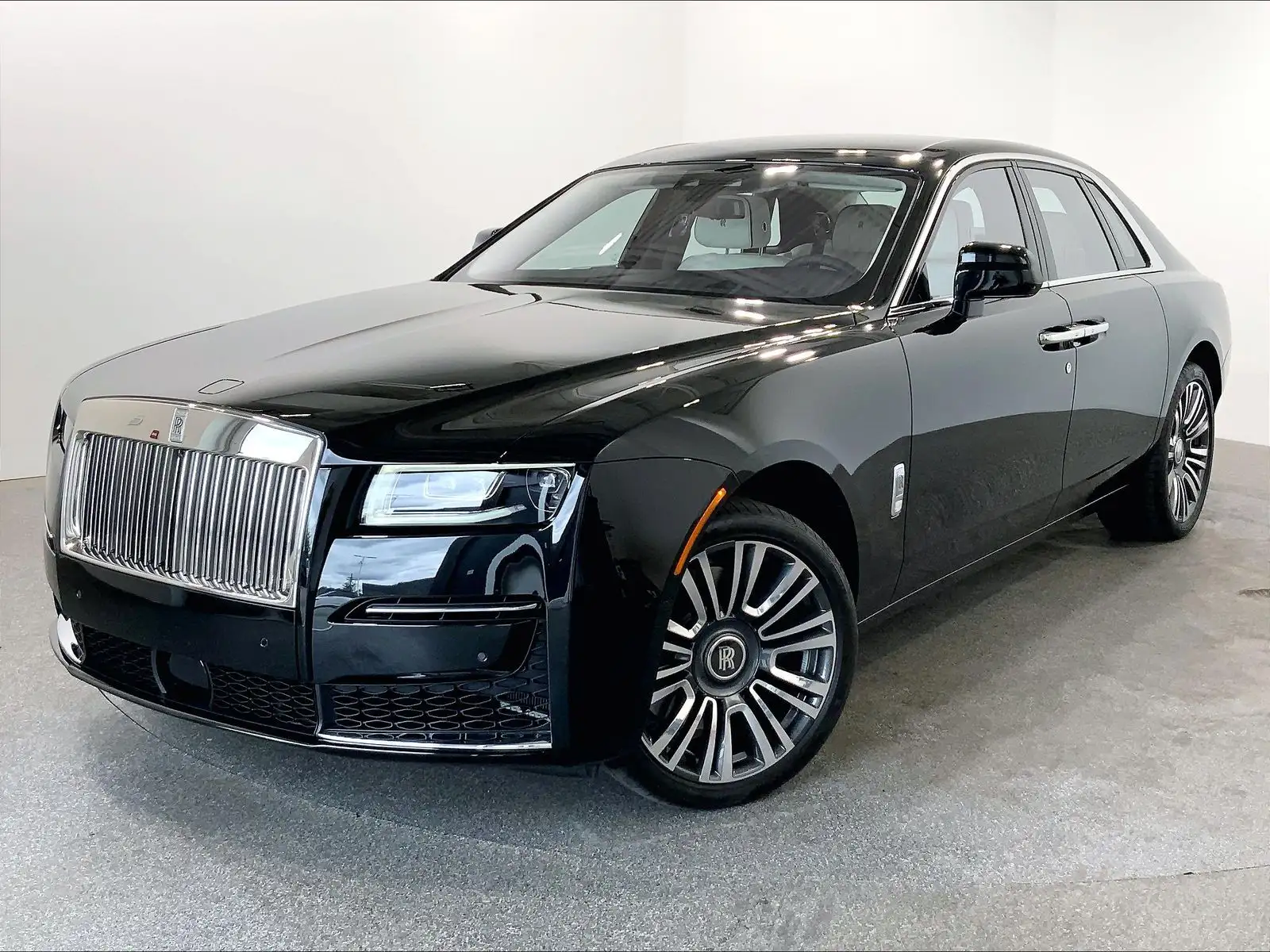 2023 Rolls-Royce Ghost Base's photo