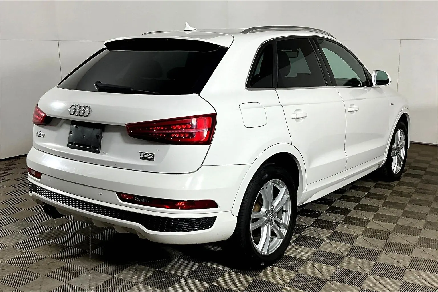 2016 Audi Q3 2.0 TFSI Technik quattro Tiptronic photo 5