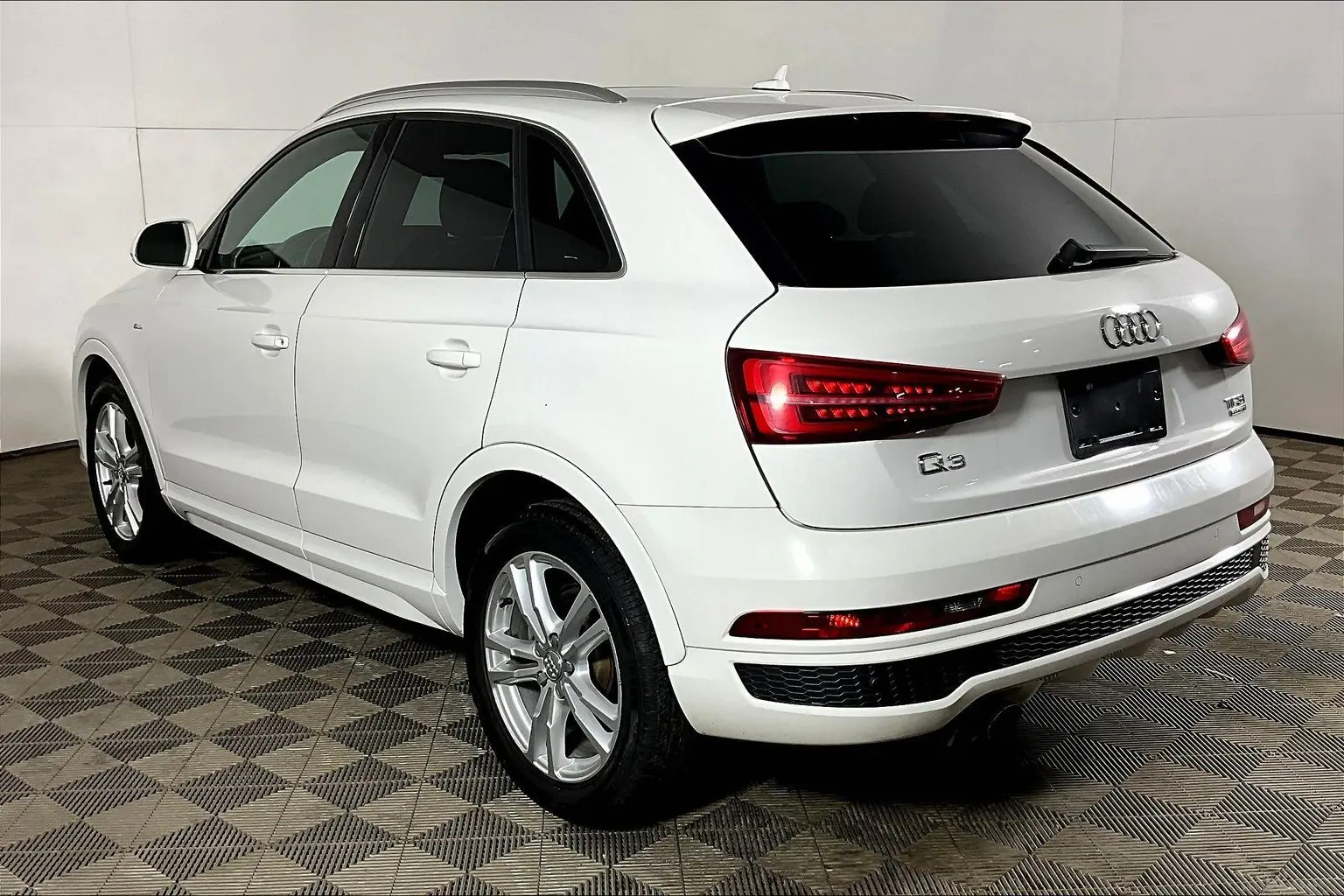 2016 Audi Q3 2.0 TFSI Technik quattro Tiptronic photo 3