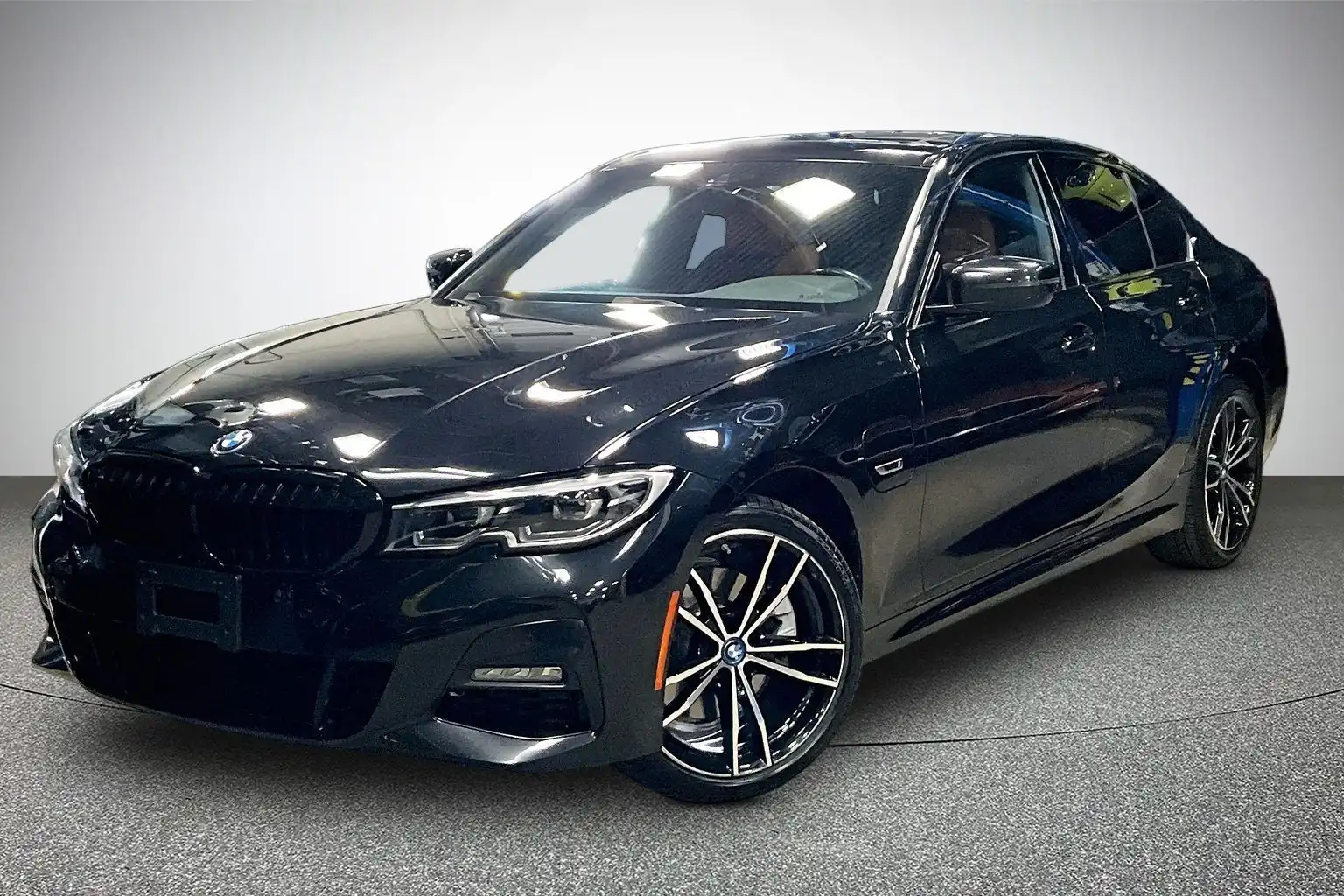 2022 BMW 3 Series 330e xDrive Sedan's photo