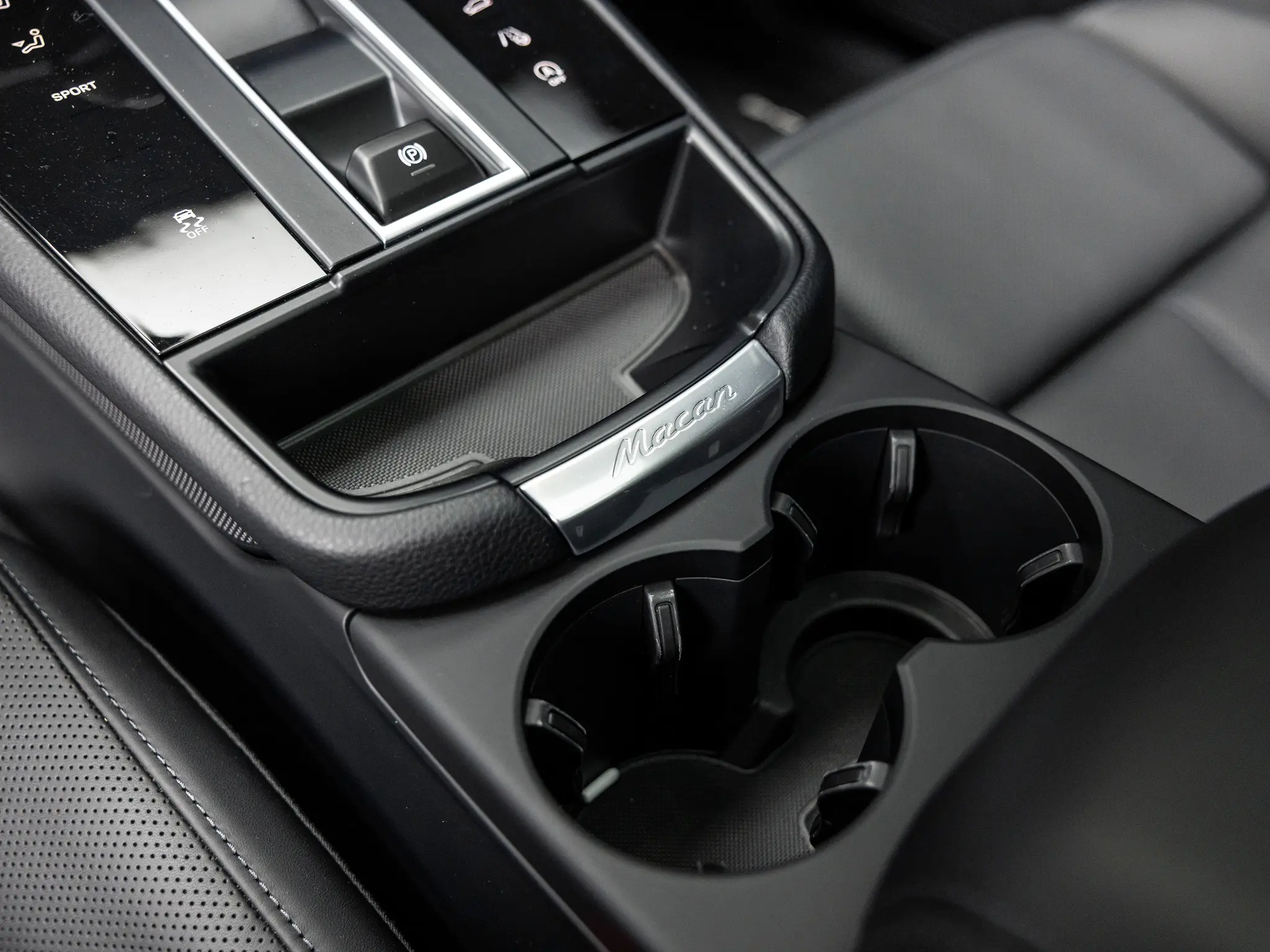 2026 Porsche Macan Base photo 4