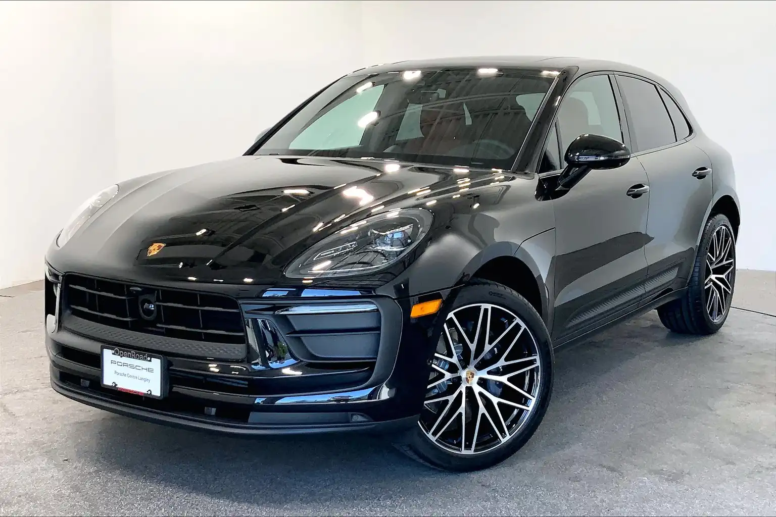 2025 Porsche Macan's photo