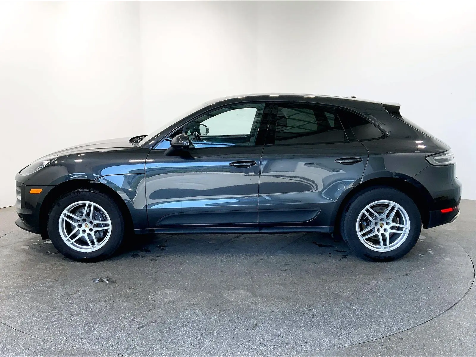 2021 Porsche Macan Base photo 3