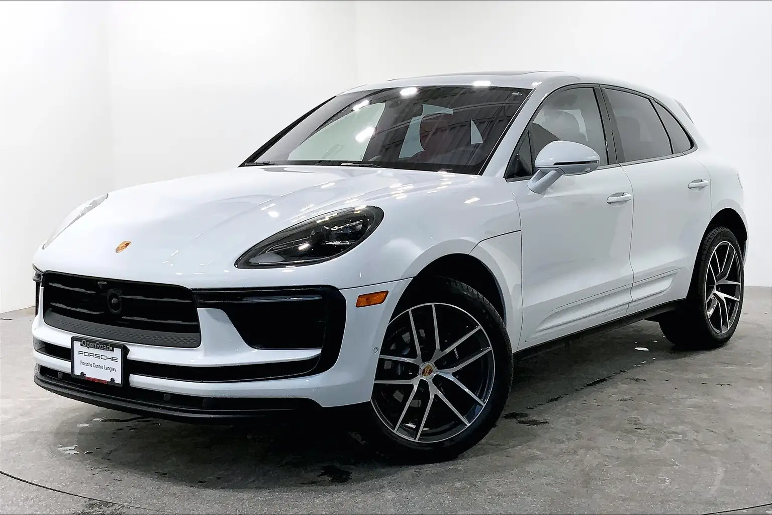 2025 Porsche Macan undefined photo 1