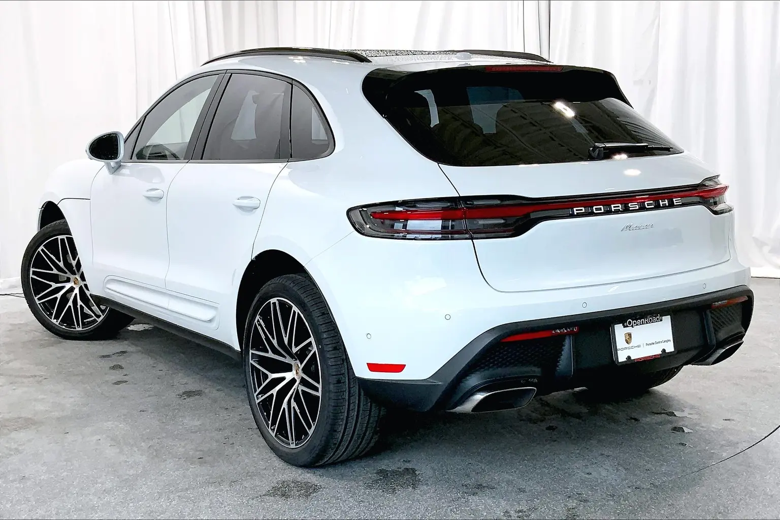 2025 Porsche Macan undefined photo 4