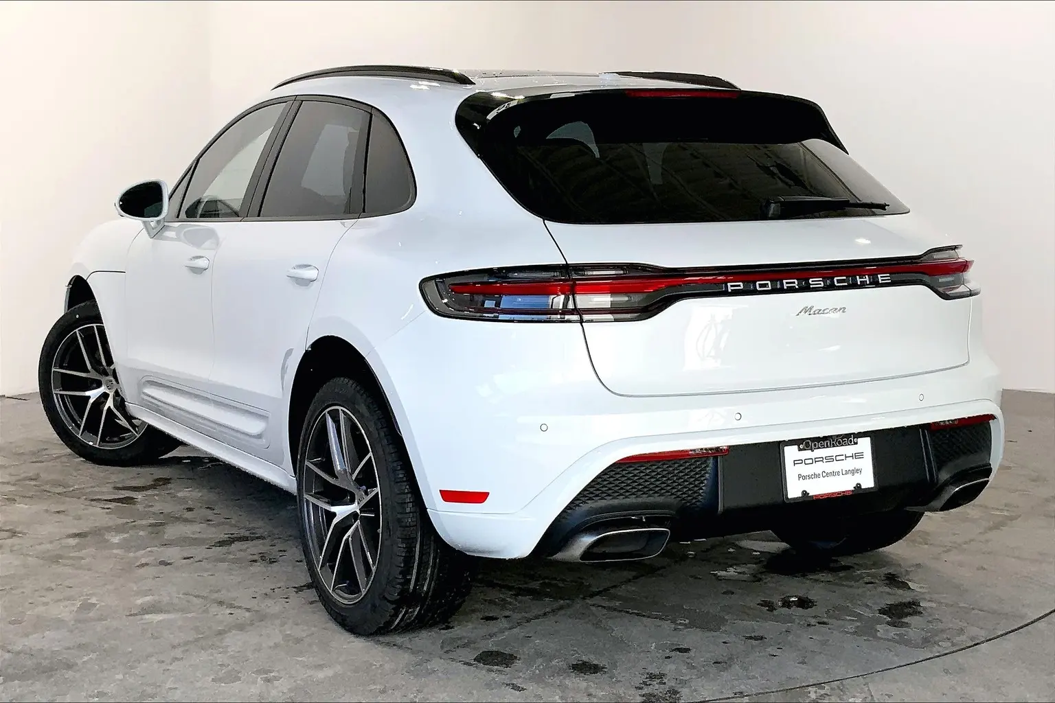 2025 Porsche Macan undefined photo 4