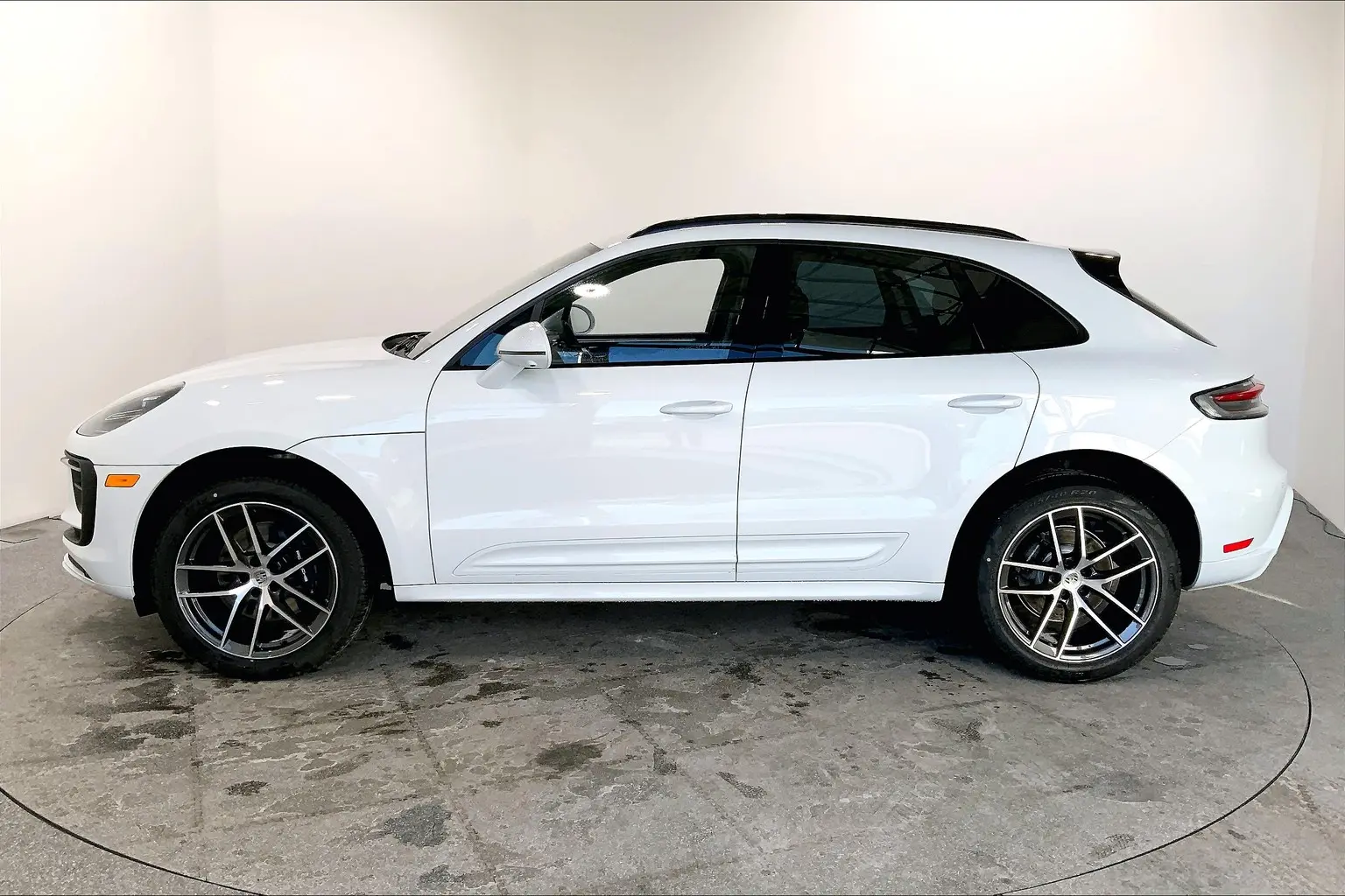 2025 Porsche Macan undefined photo 3