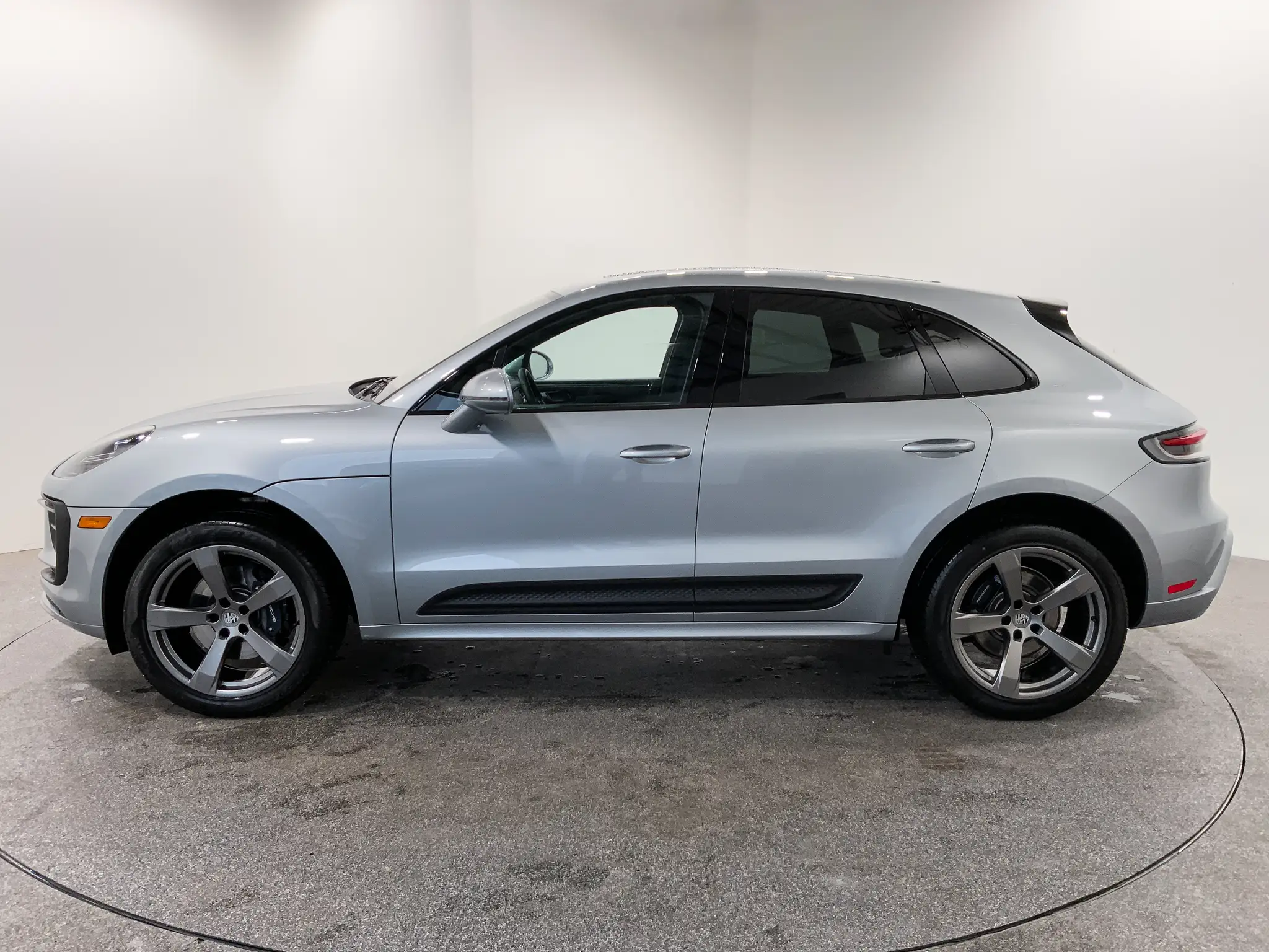 2025 Porsche Macan undefined photo 1