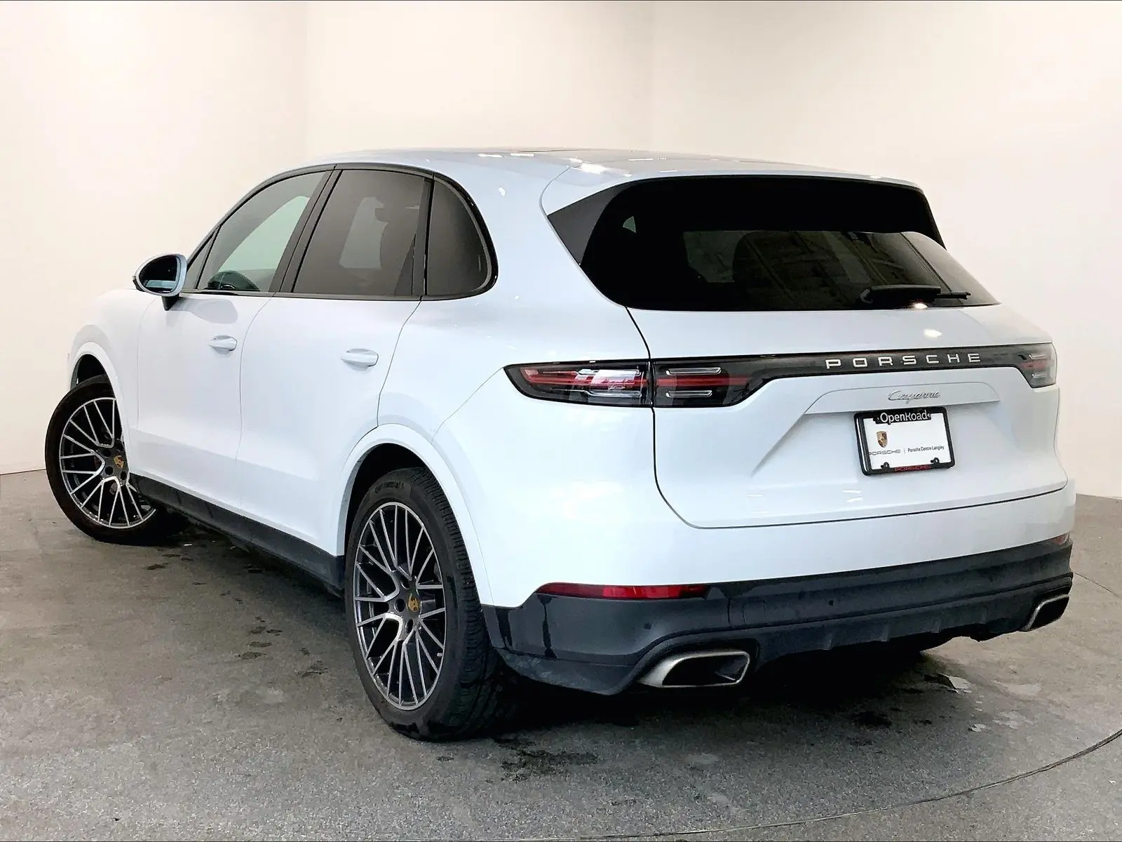 2023 Porsche Cayenne Base photo 4