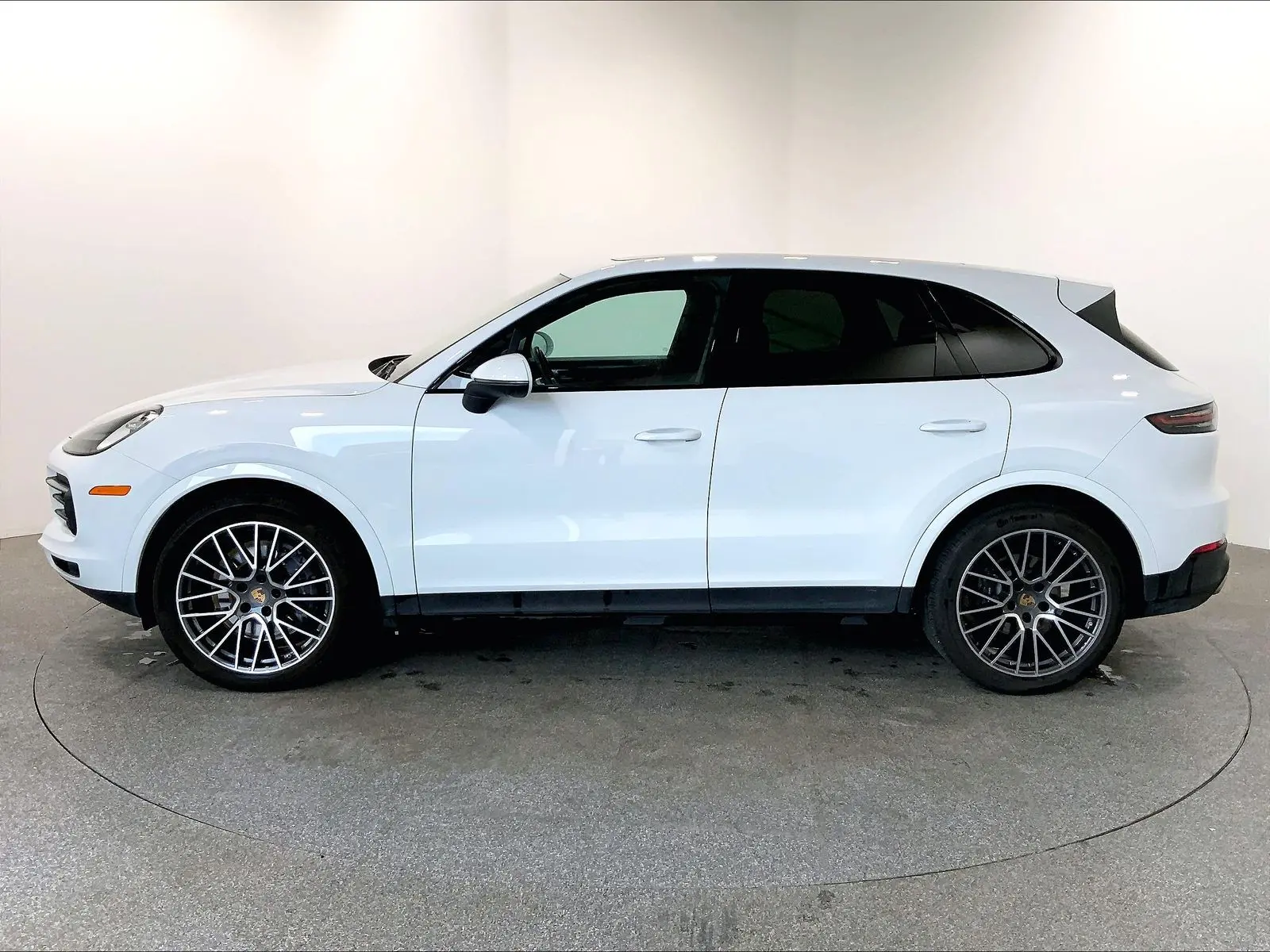2023 Porsche Cayenne Base photo 3