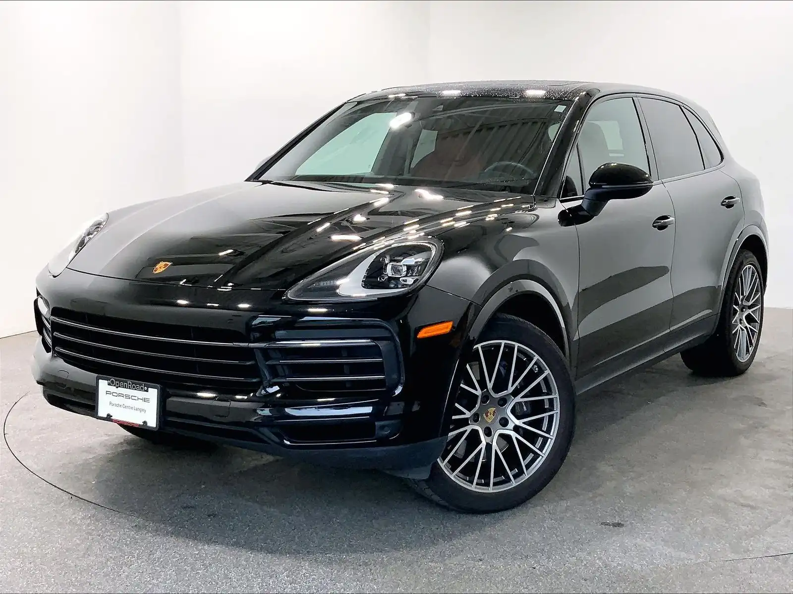 2023 Porsche Cayenne Platinum Edition's photo
