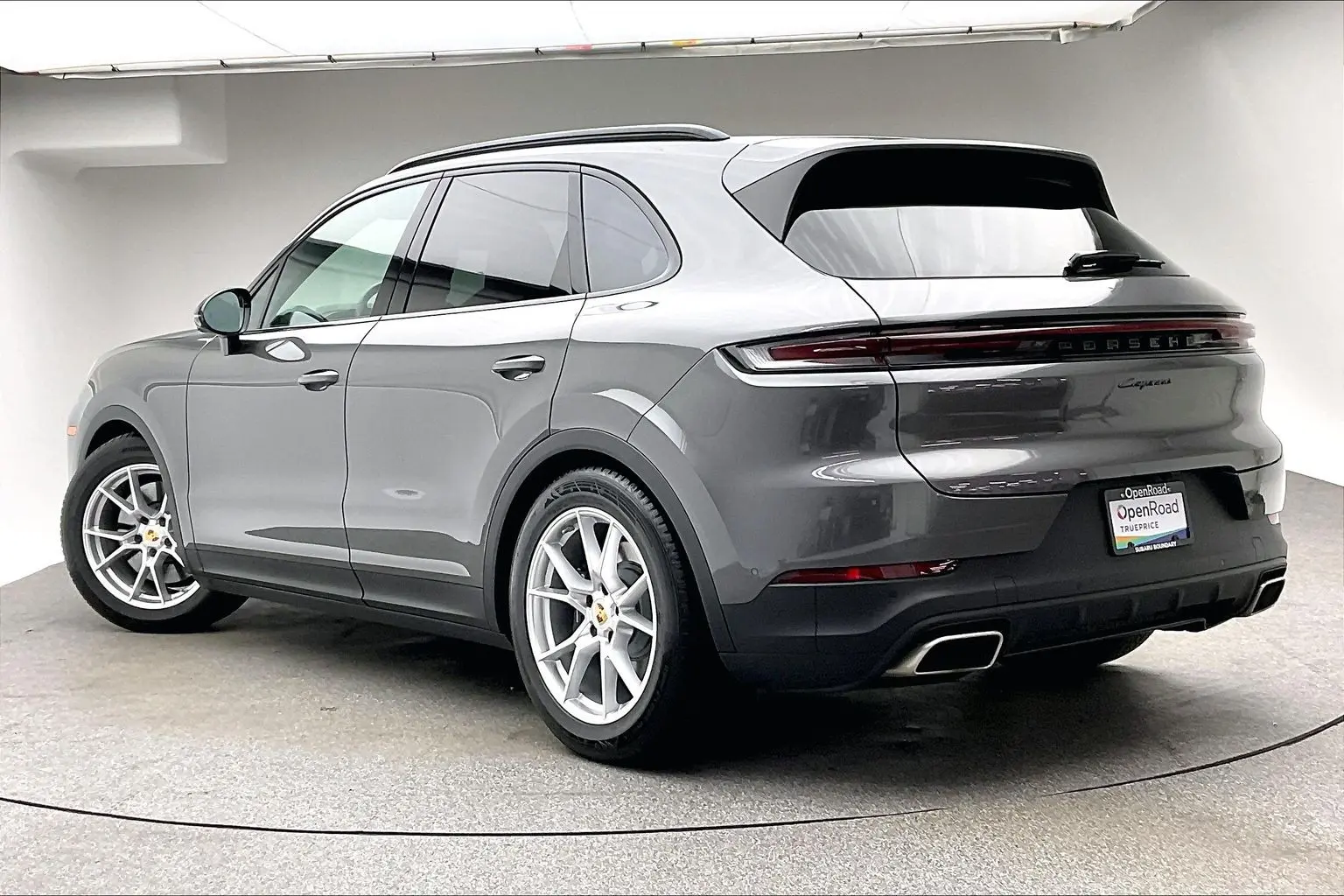 2024 Porsche Cayenne Base photo 3