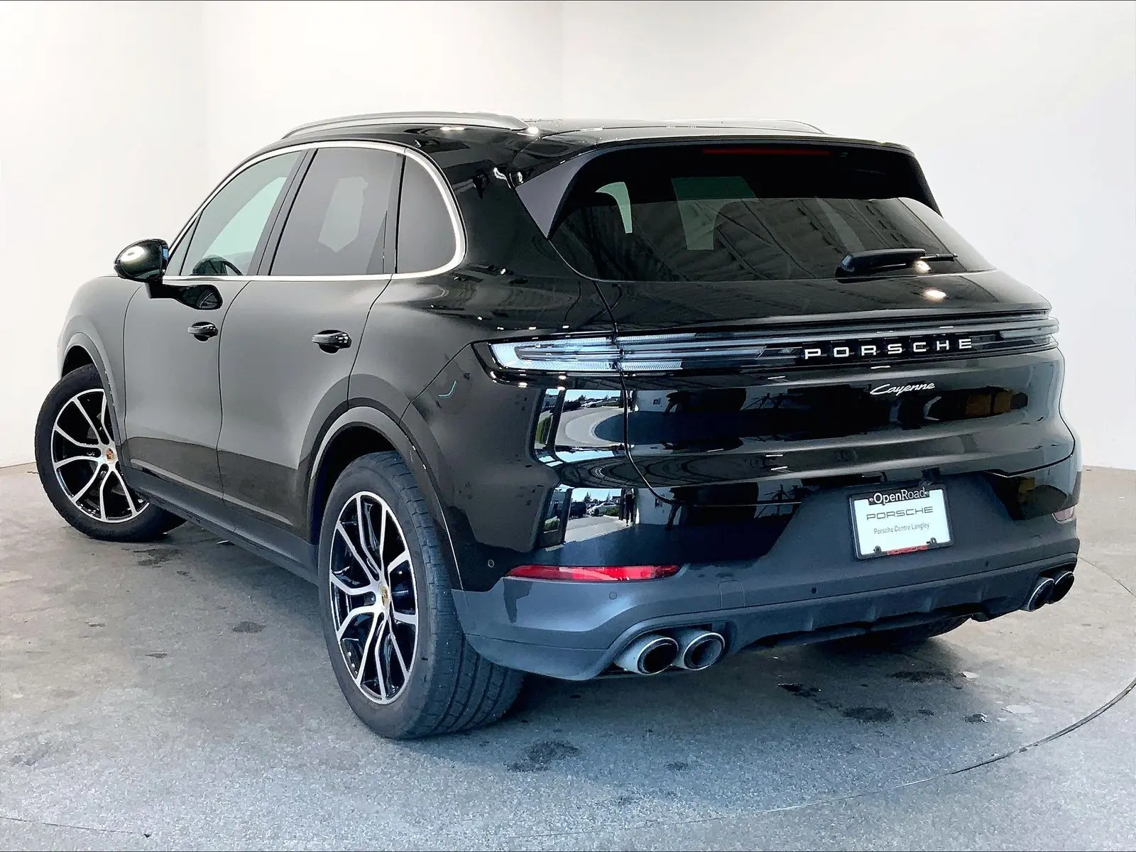2024 Porsche Cayenne Base photo 4