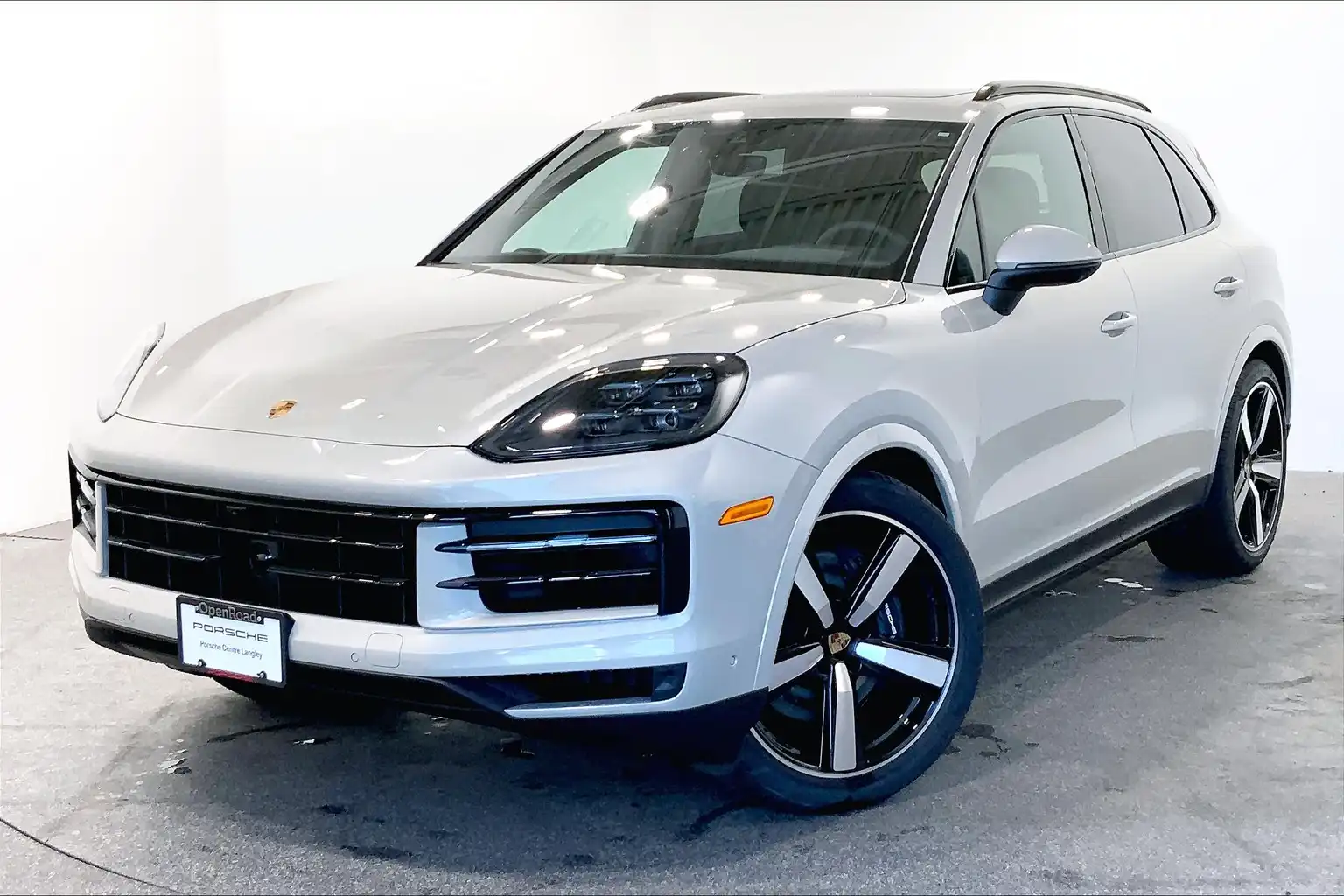 2025 Porsche Cayenne Base's photo