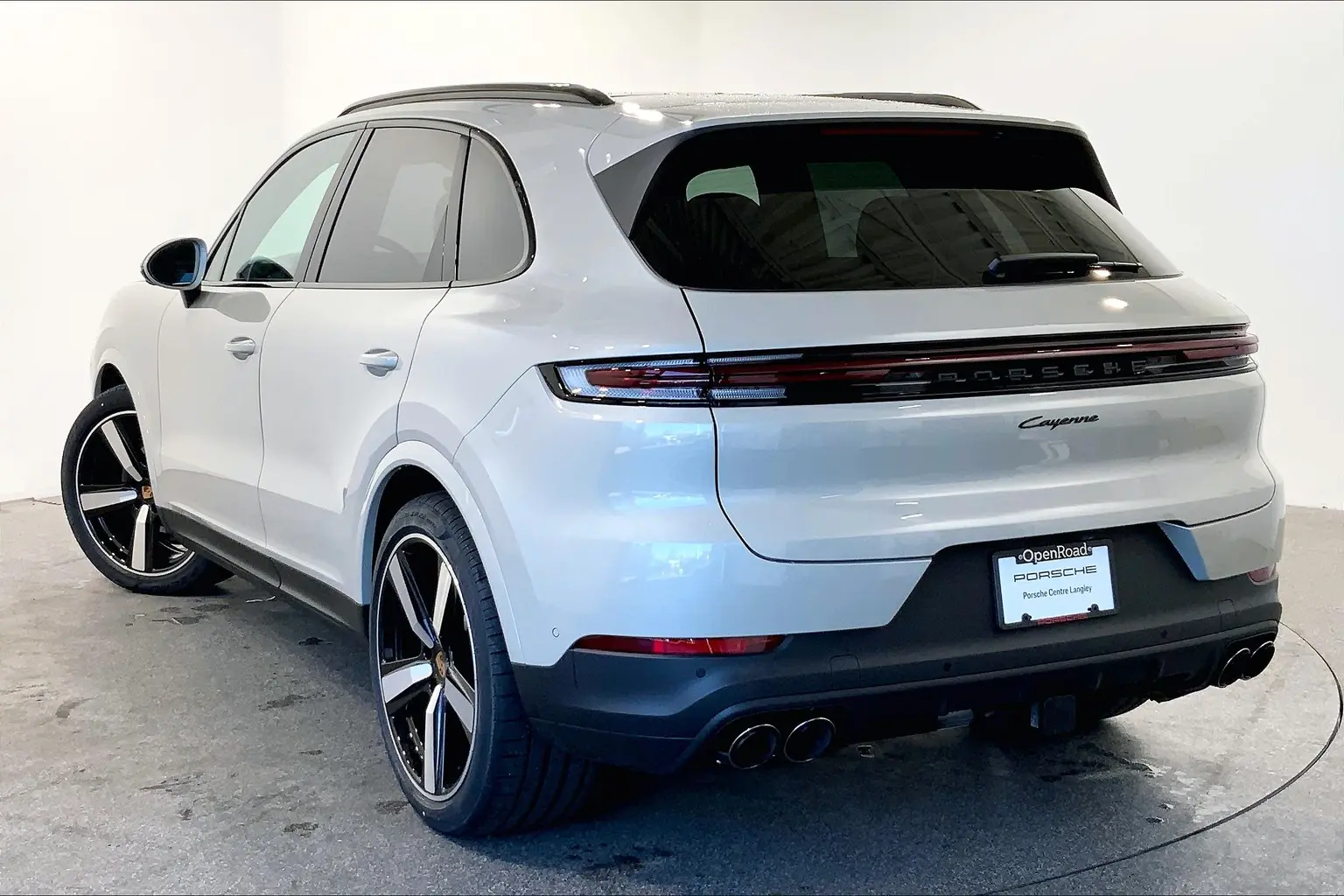 2025 Porsche Cayenne Base photo 4