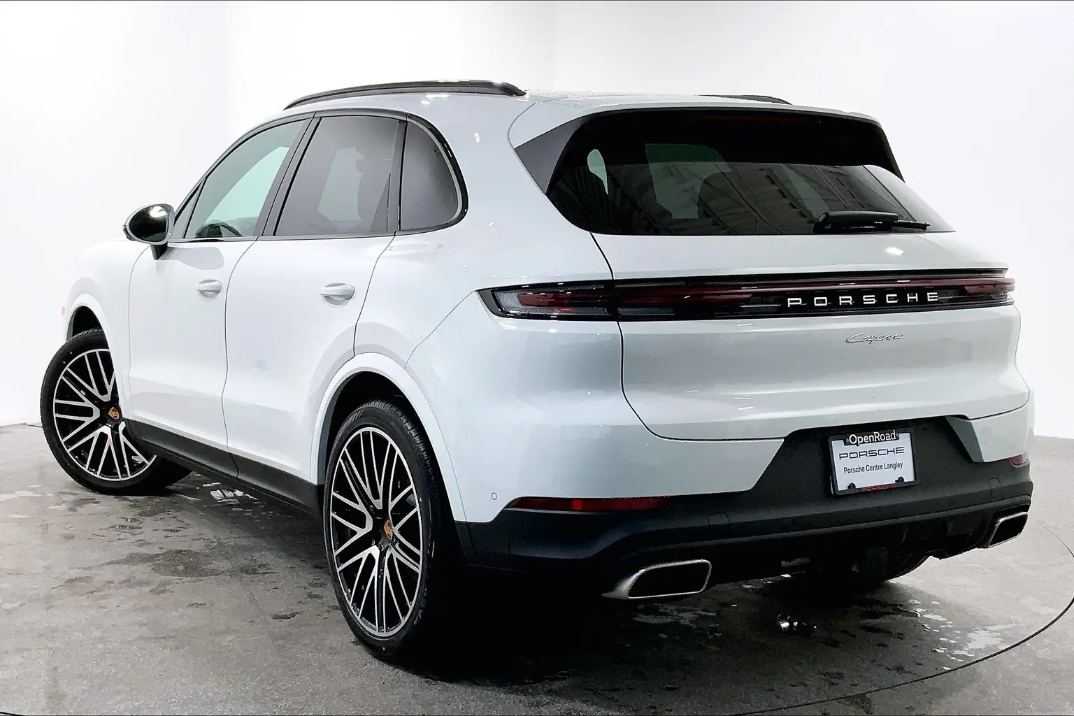 2025 Porsche Cayenne Base photo 4