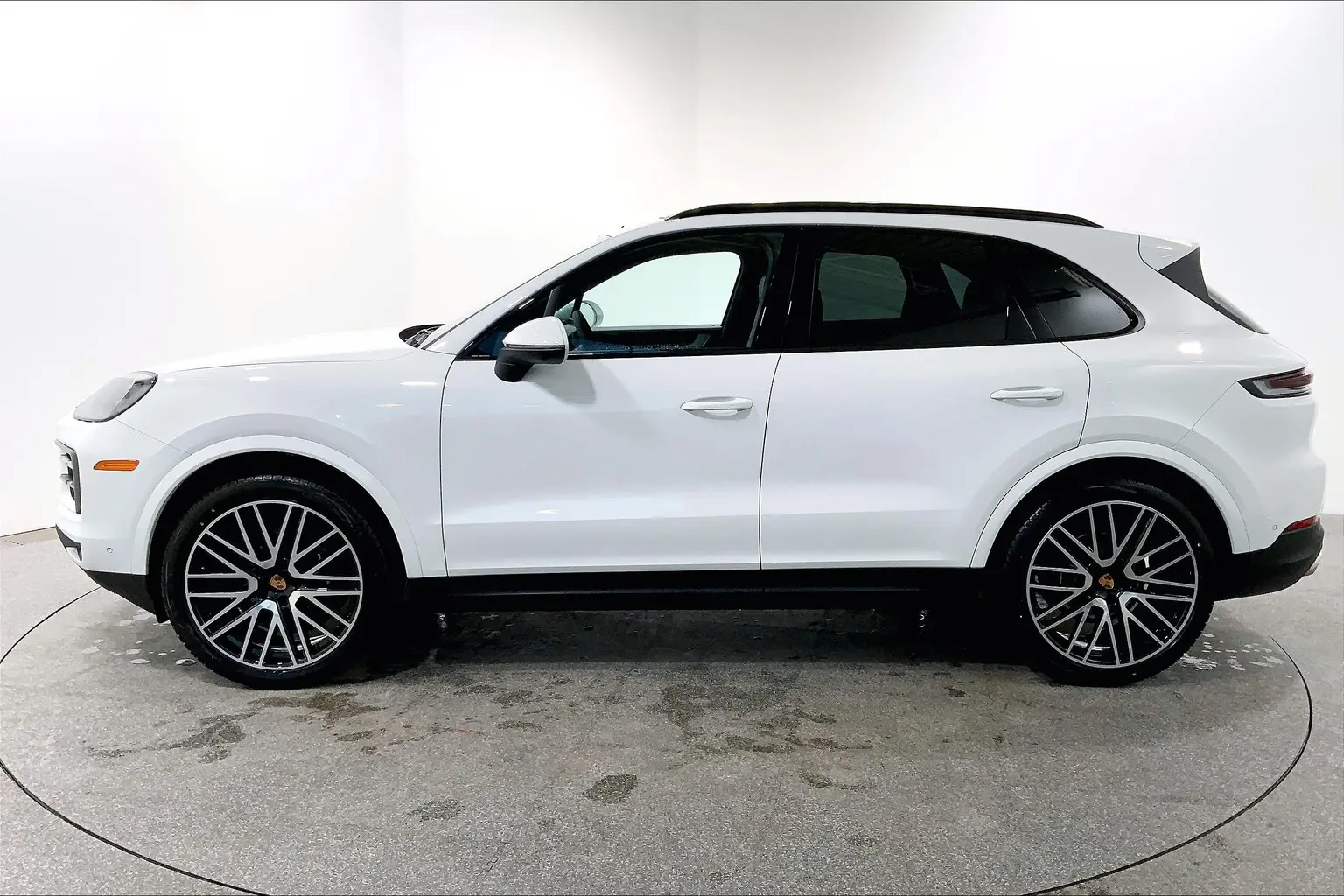 2025 Porsche Cayenne Base photo 3