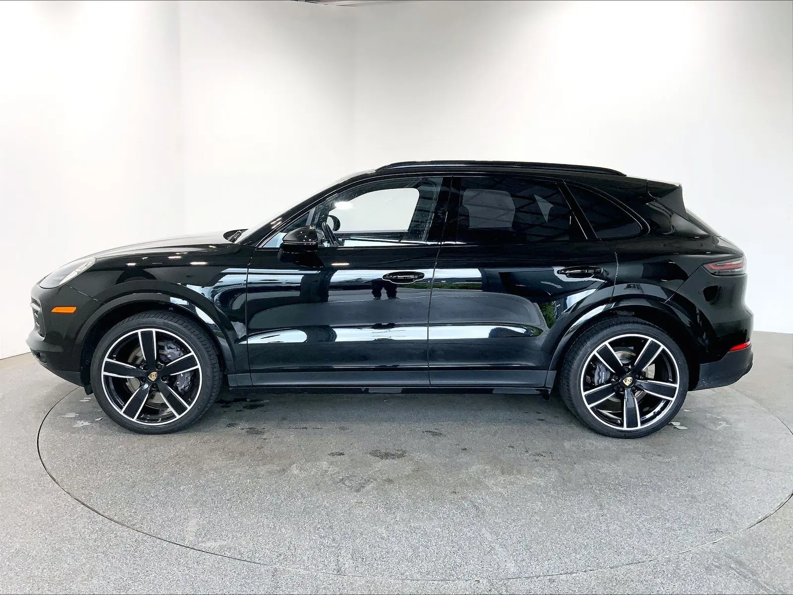 2023 Porsche Cayenne Base photo 3