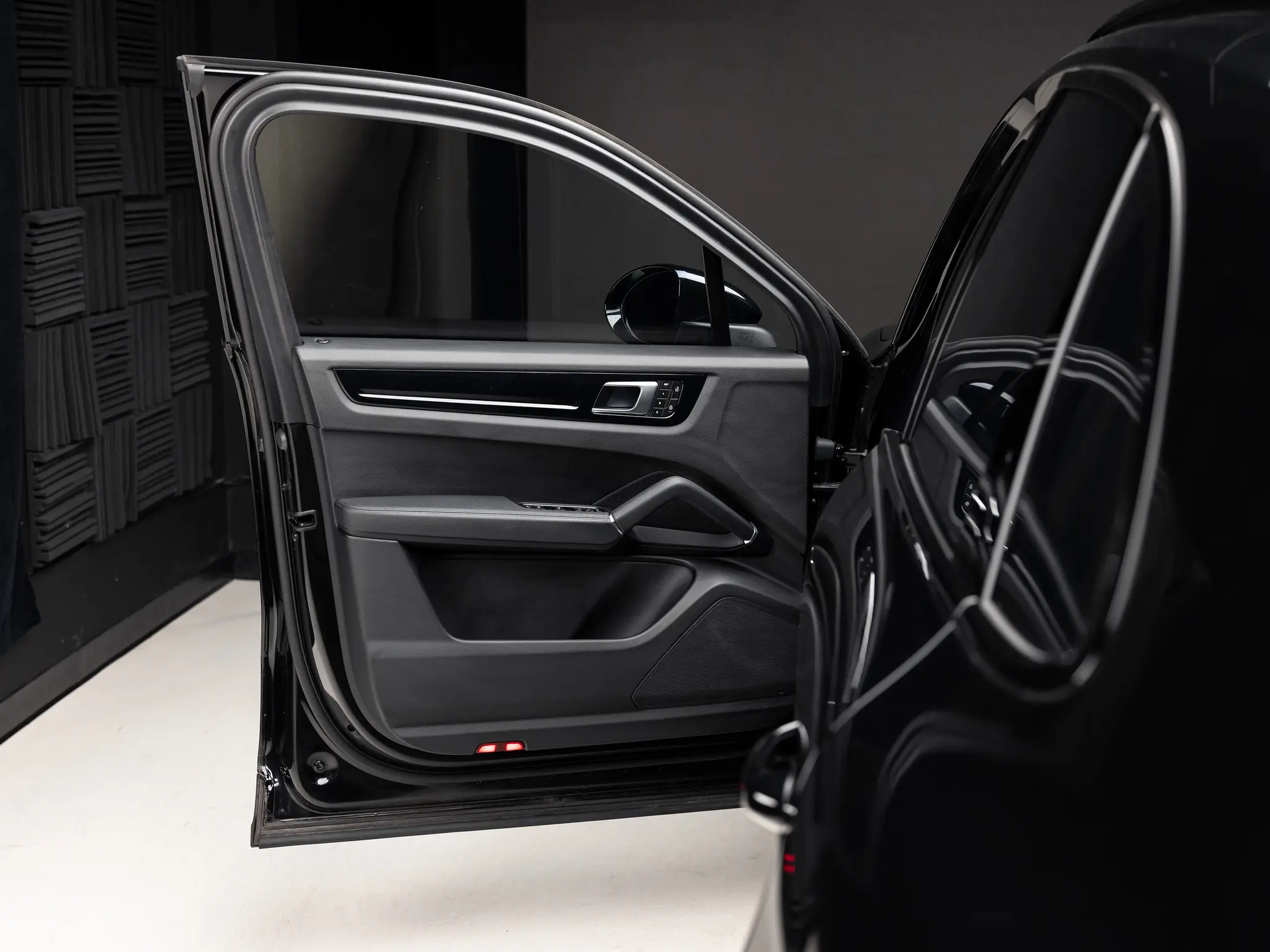 2023 Porsche Cayenne Base photo 5