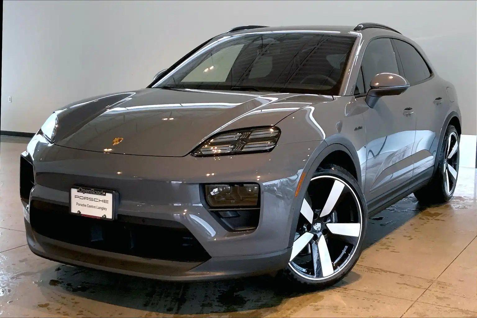 2025 Porsche Macan Macan 4 Electric's photo