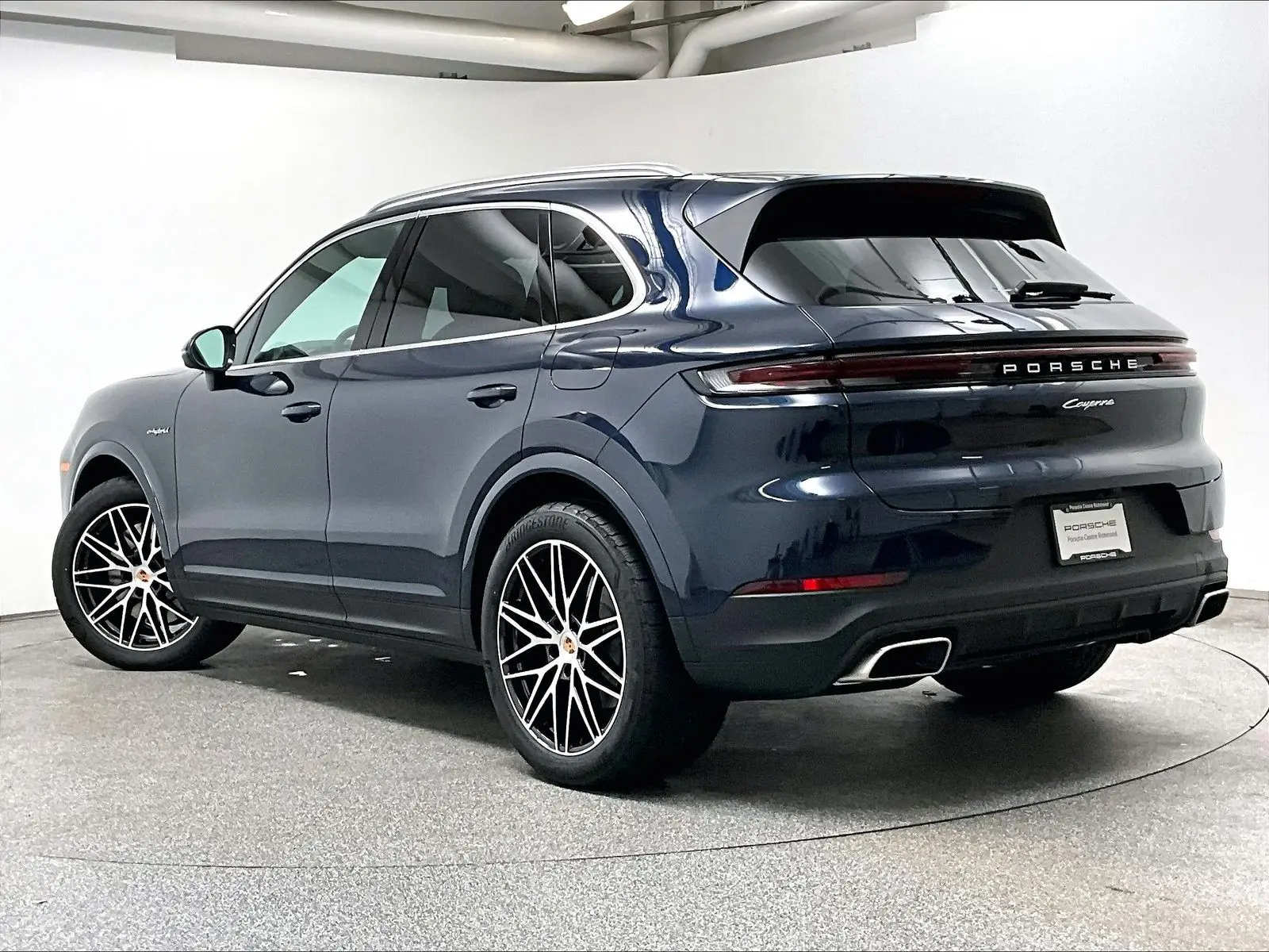 2026 Porsche Cayenne E-Hybrid photo 4