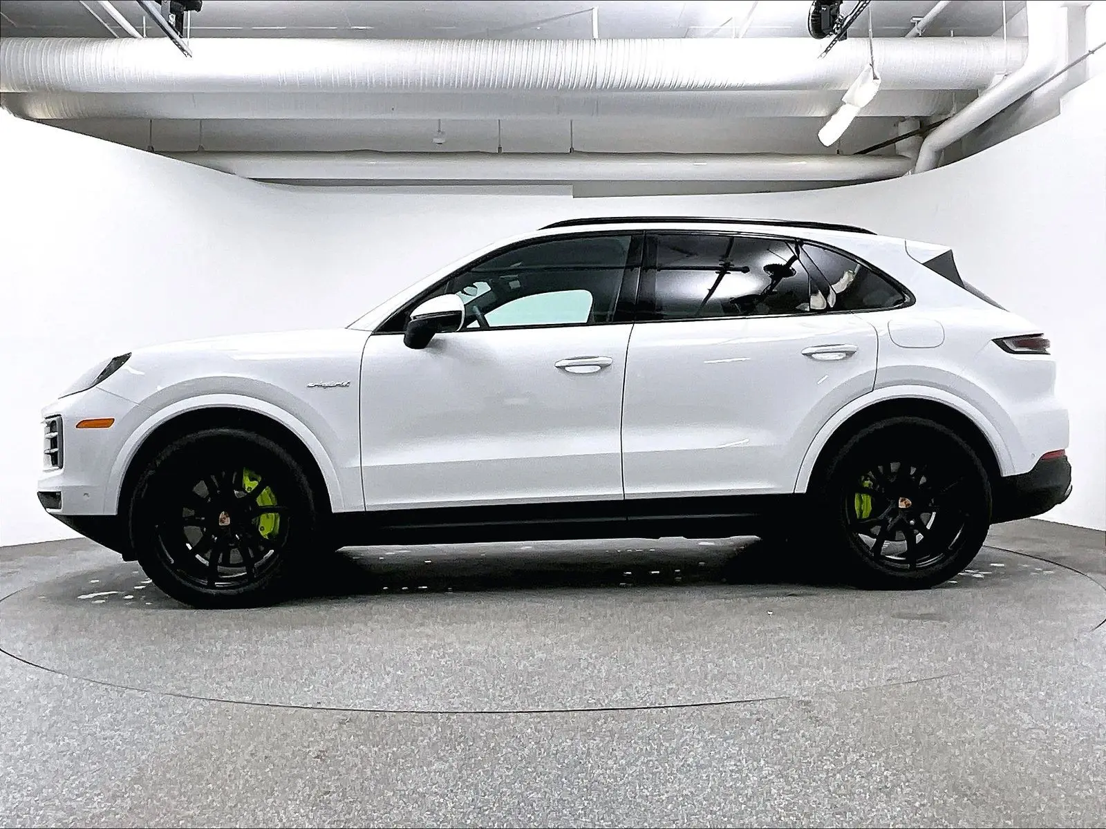 2026 Porsche Cayenne E-Hybrid photo 3