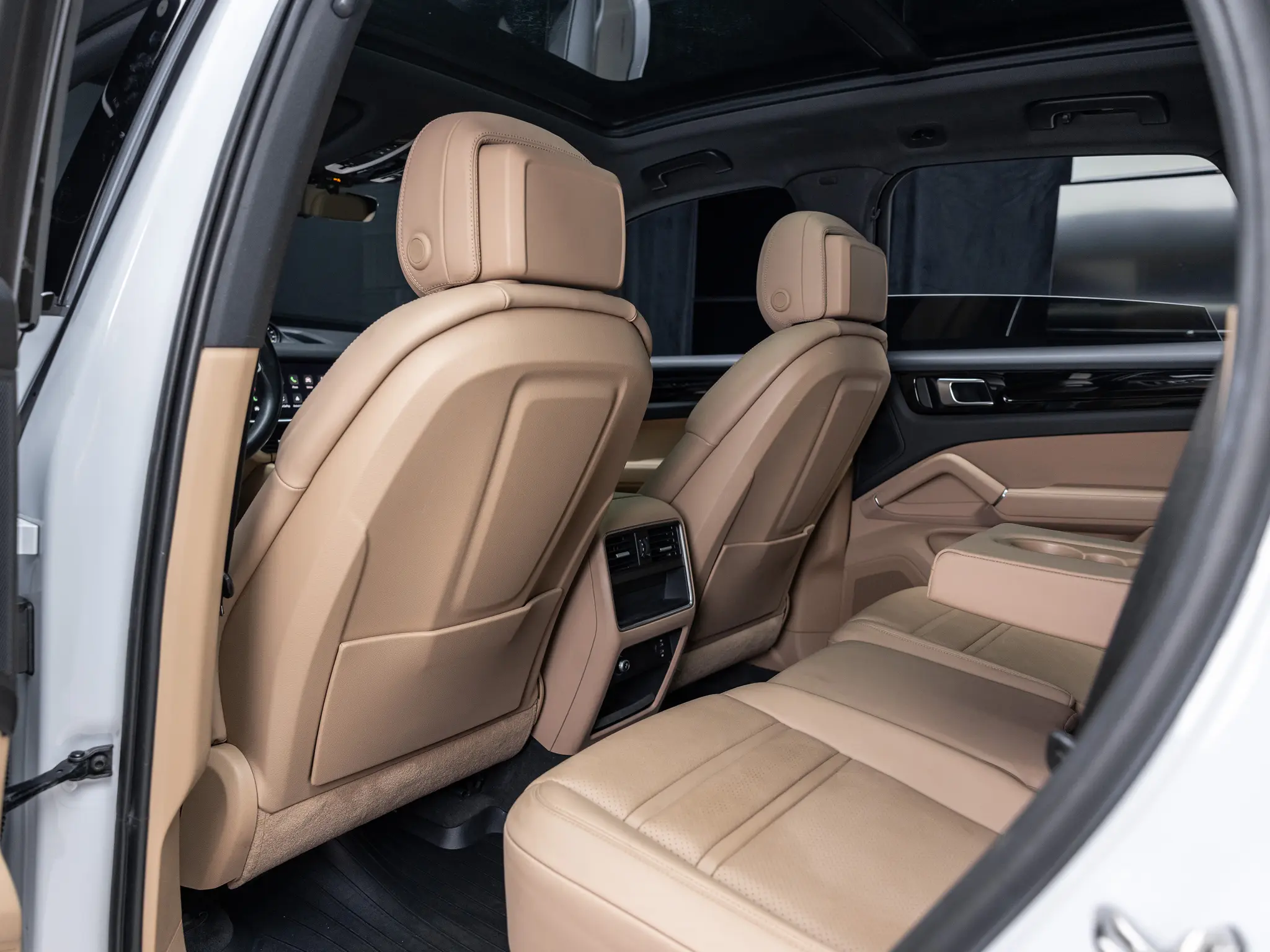 2023 Porsche Cayenne E-Hybrid photo 5