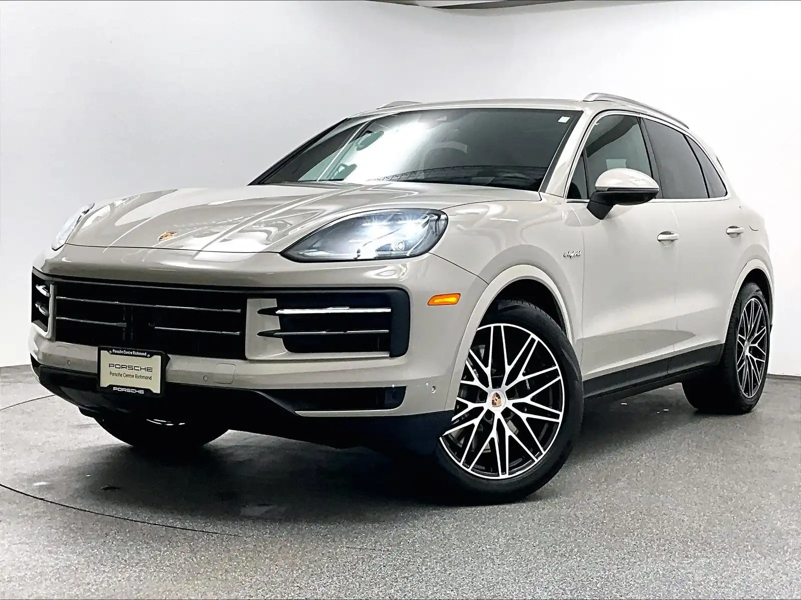 2026 Porsche Cayenne E-Hybrid's photo