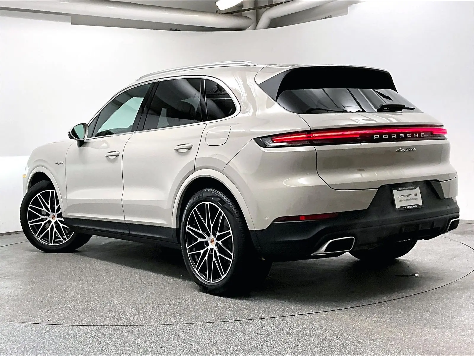 2026 Porsche Cayenne E-Hybrid photo 4