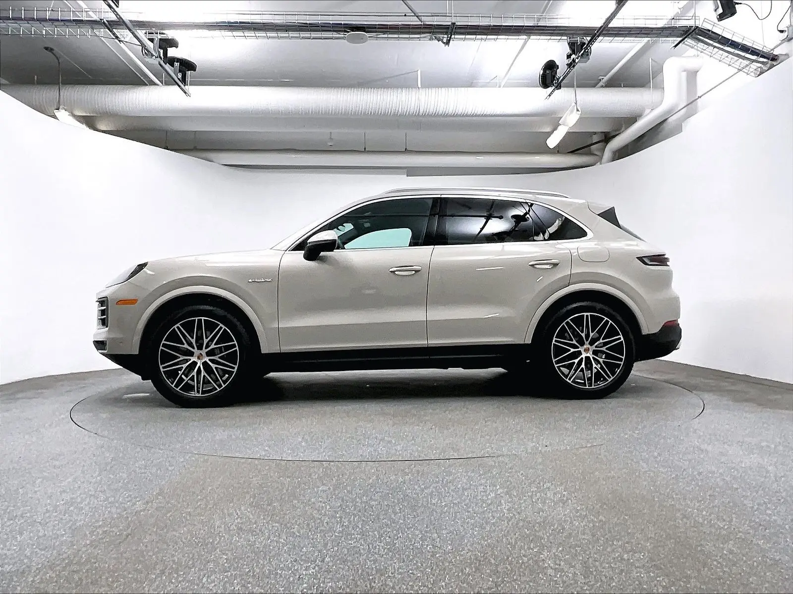 2026 Porsche Cayenne E-Hybrid photo 3