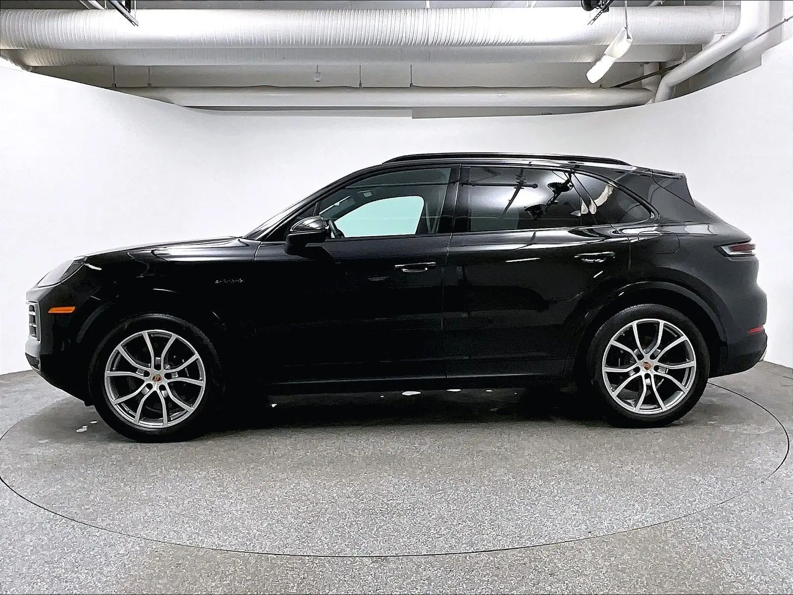 2026 Porsche Cayenne E-Hybrid photo 3