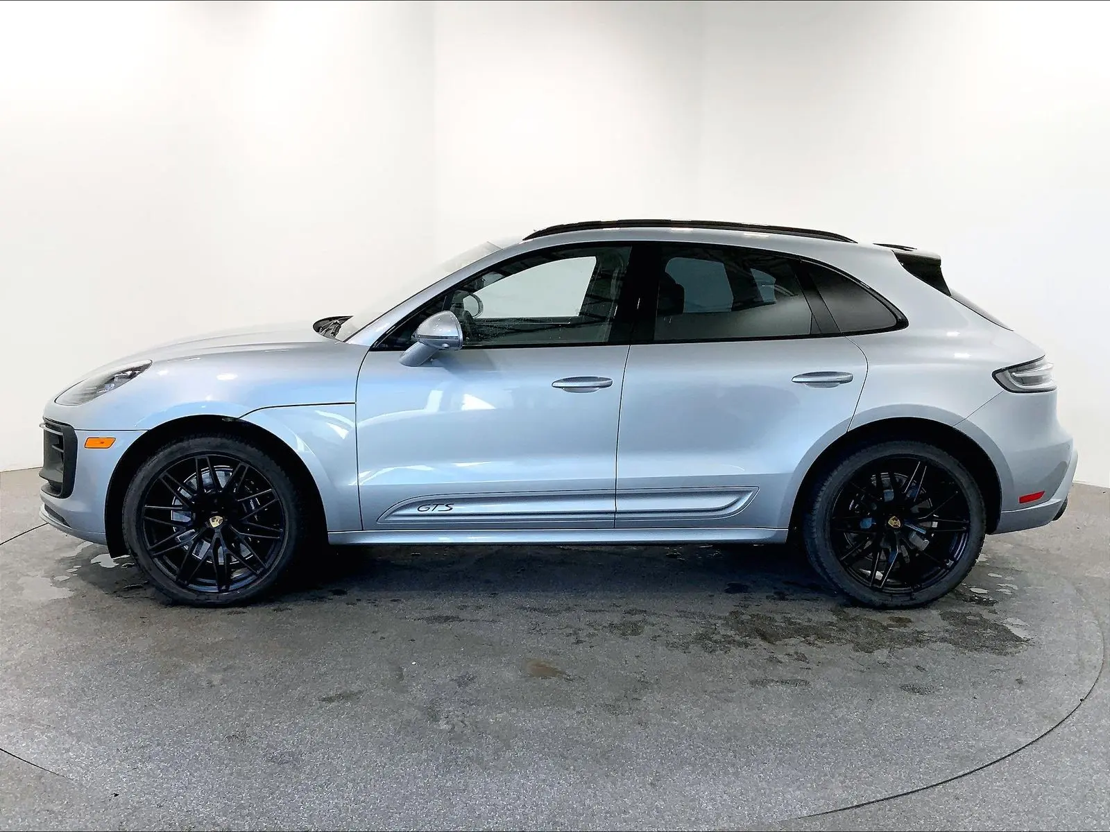 2025 Porsche Macan GTS photo 3