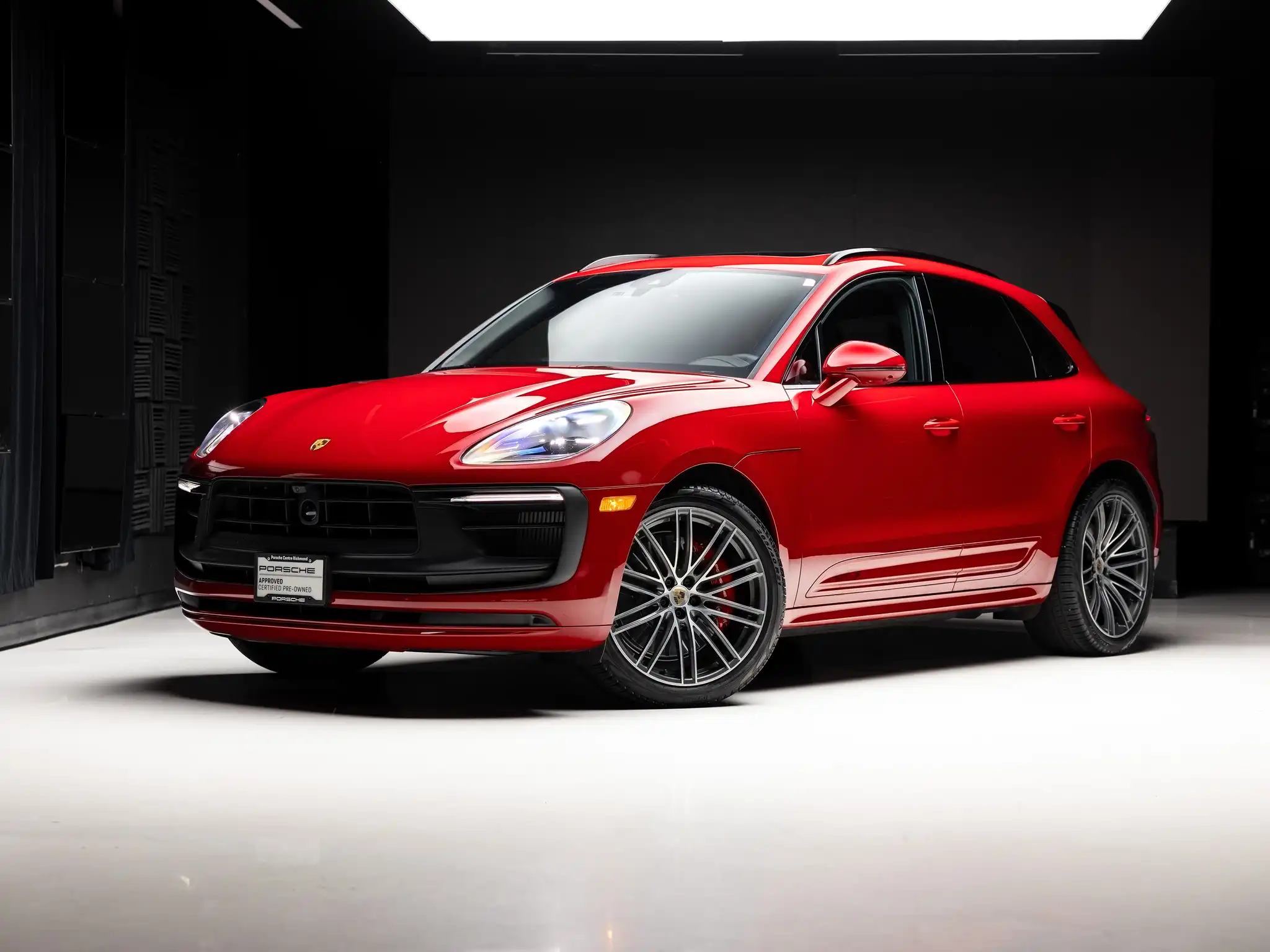 2025 Porsche Macan GTS's photo