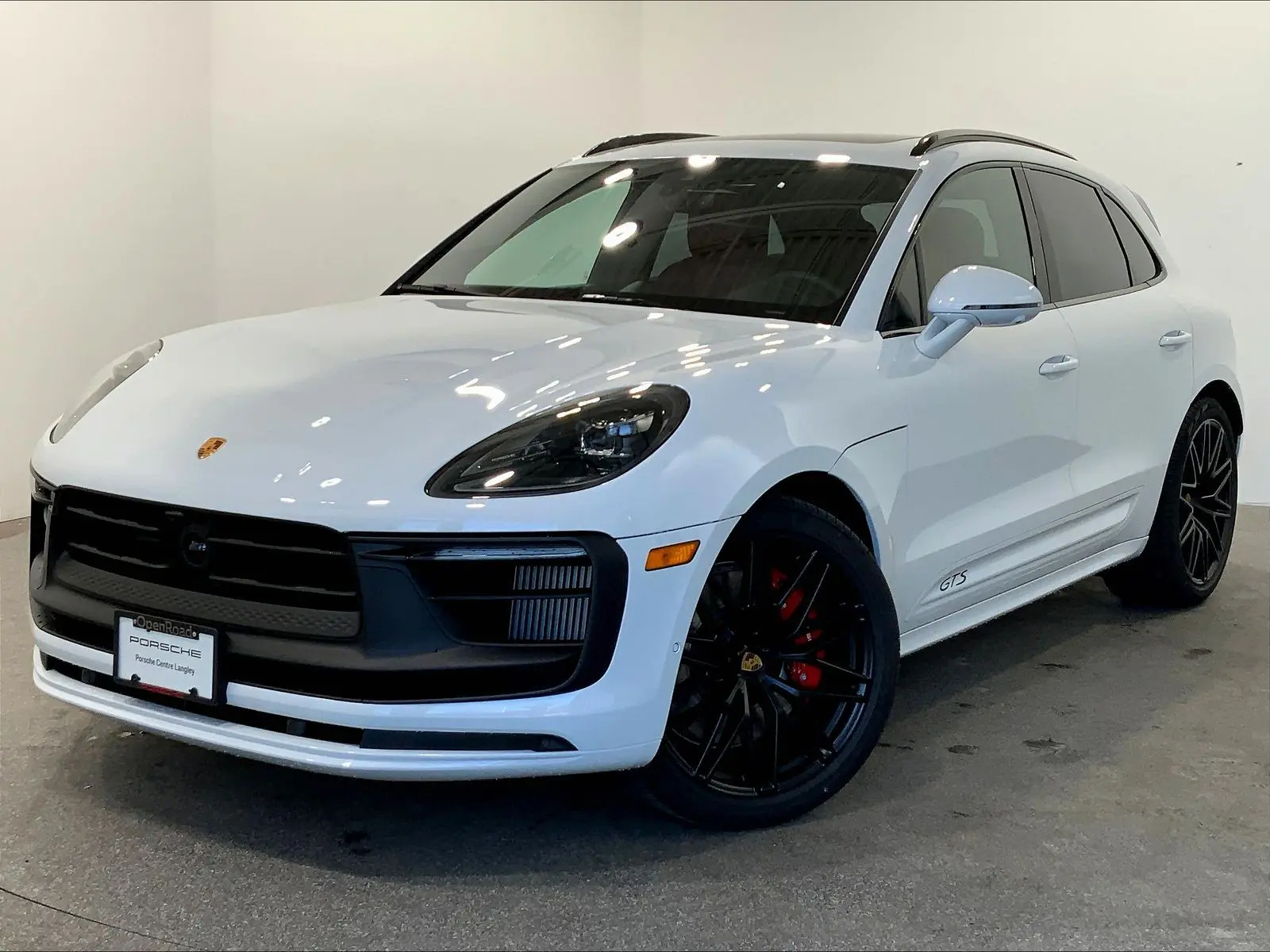 2026 Porsche Macan GTS photo 4