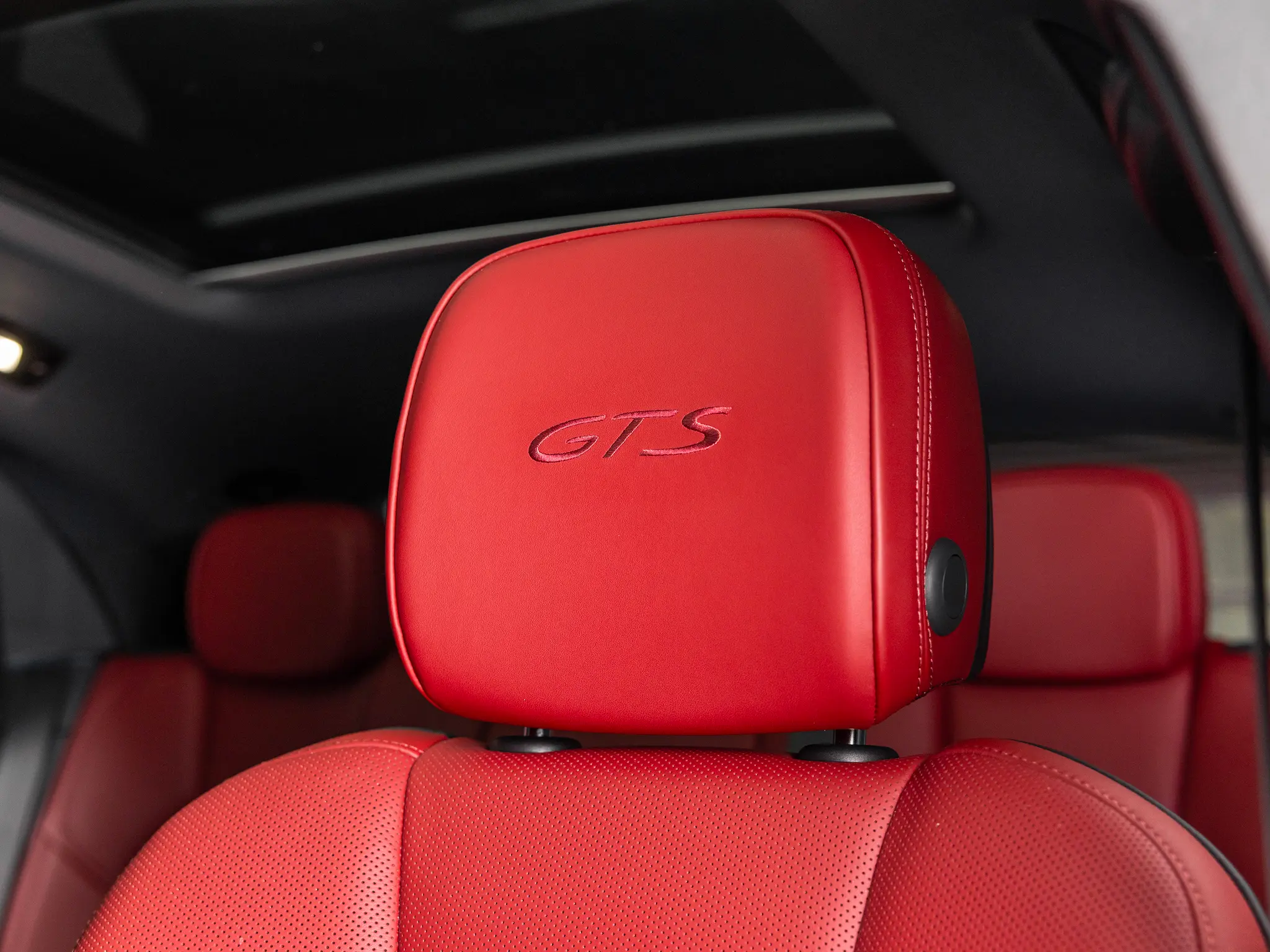 2025 Porsche Macan GTS photo 4