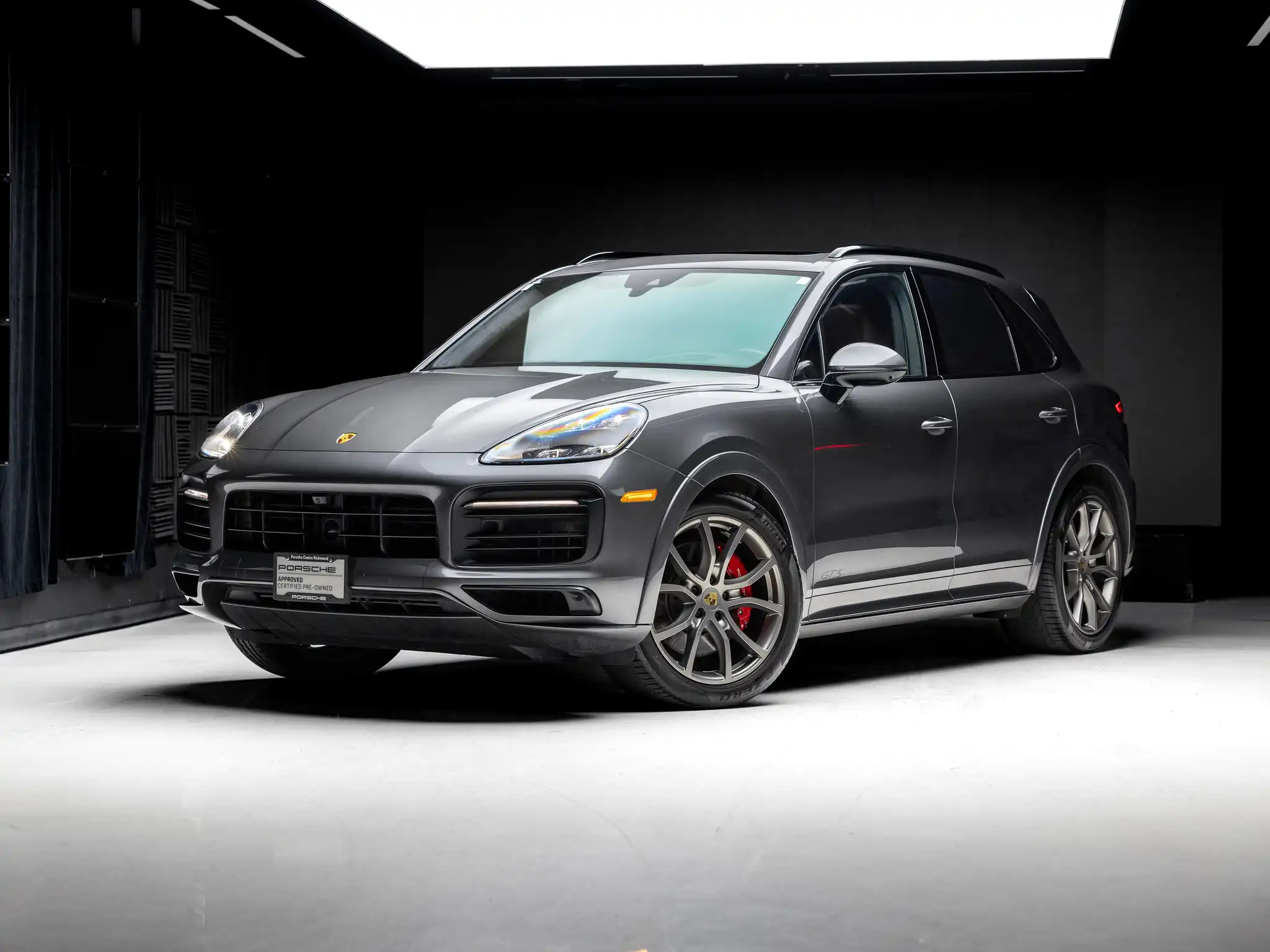 2022 Porsche Cayenne GTS's photo