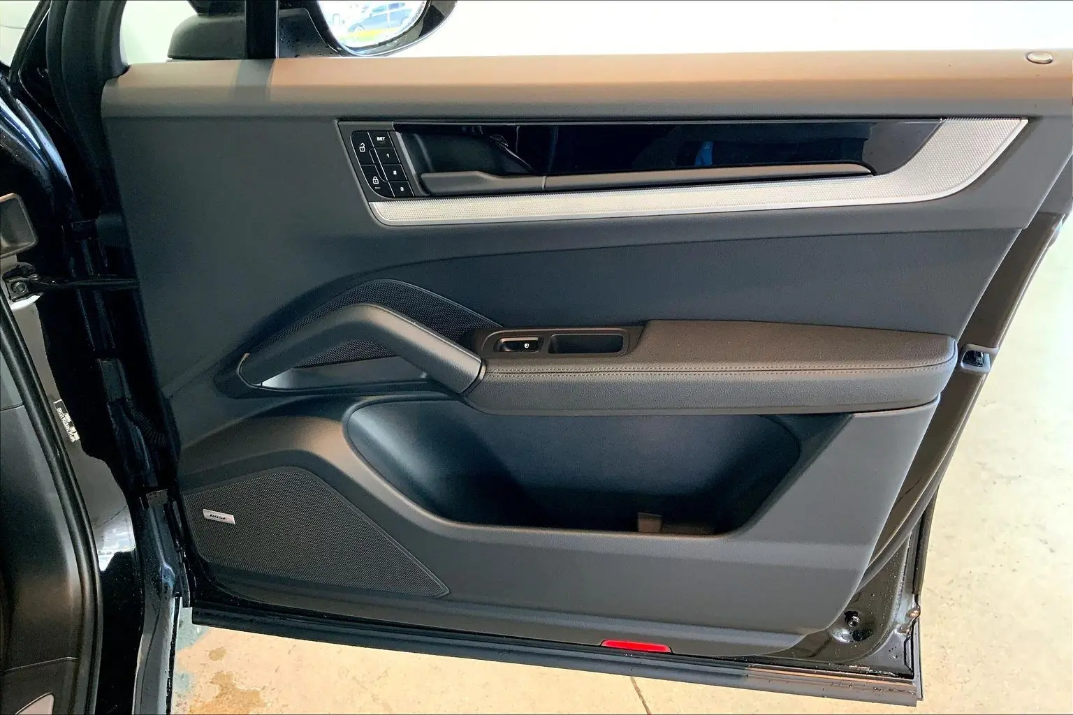 2026 Porsche Cayenne S photo 4